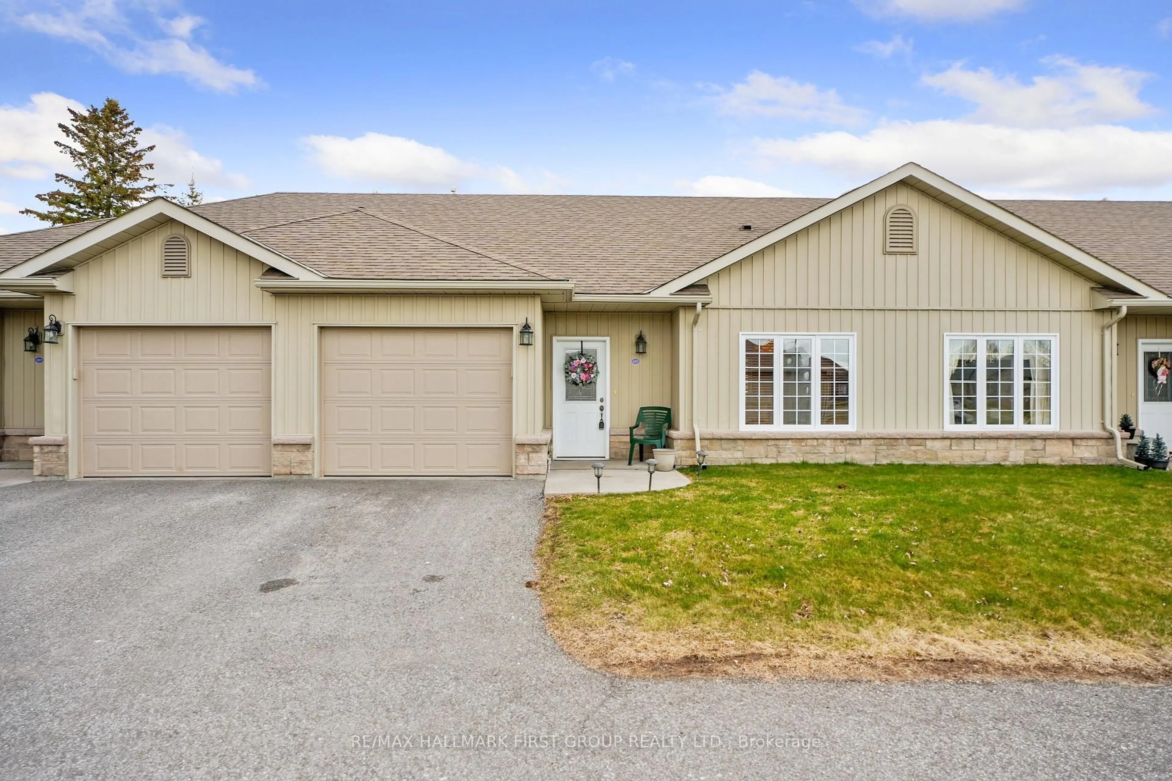 Home with vinyl exterior material, street for 17 George Crt #202, Cramahe Ontario K0K 1S0