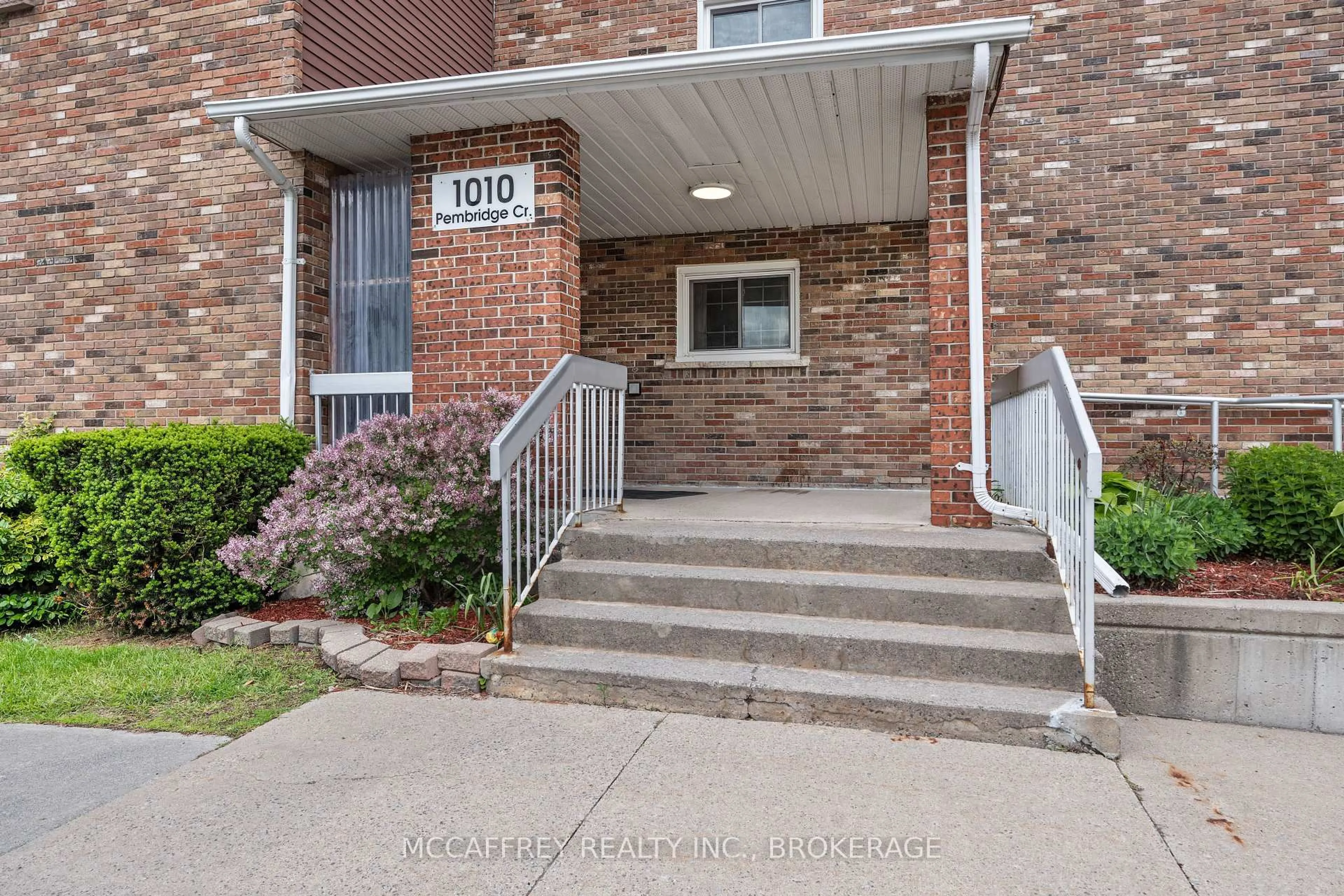 Indoor entryway for 1010 Pembridge Cres #102, Kingston Ontario K7P 1A3