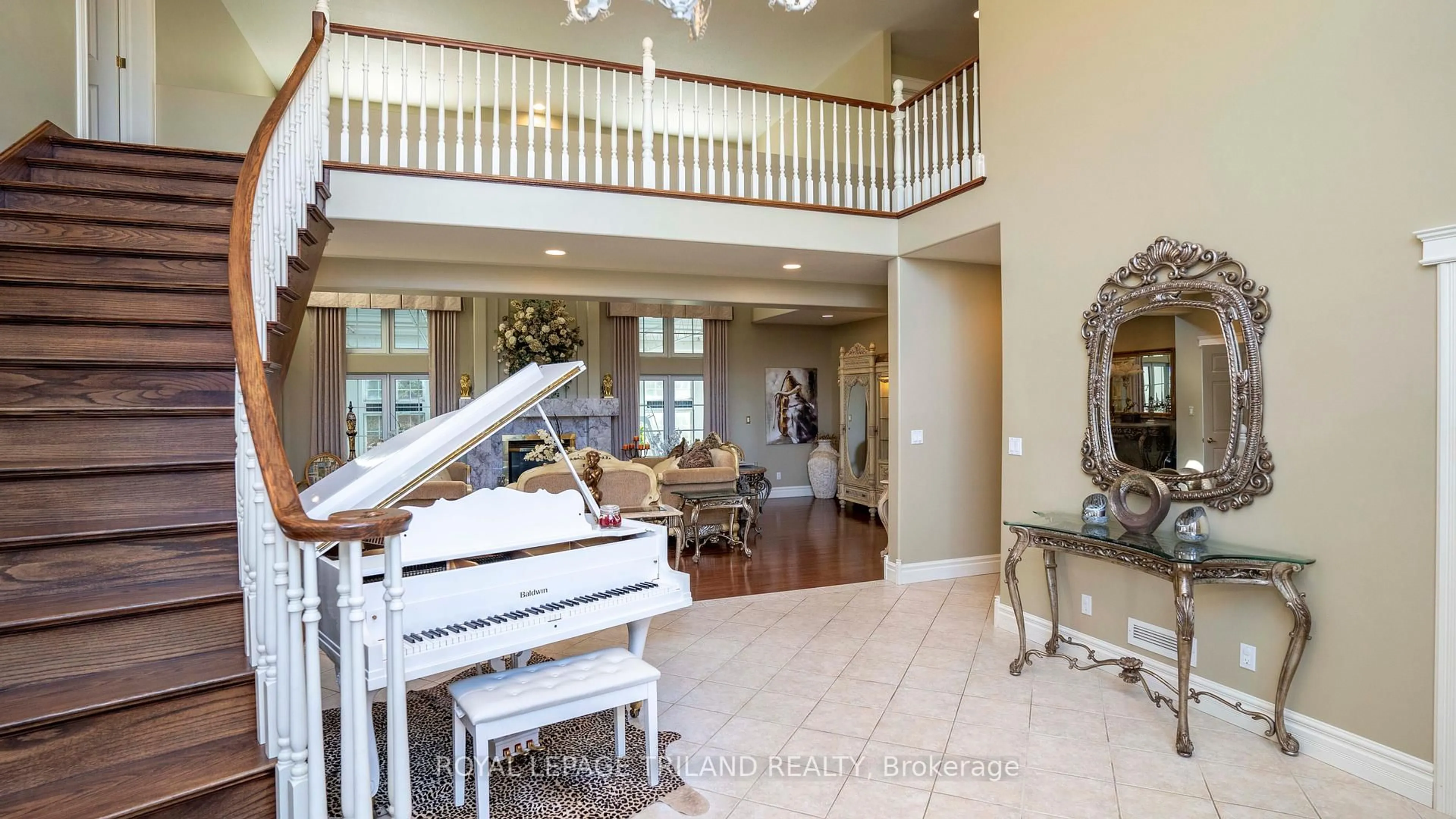 Indoor foyer for 13240 Mclarty Line, Chatham-Kent Ontario N0P 2C0