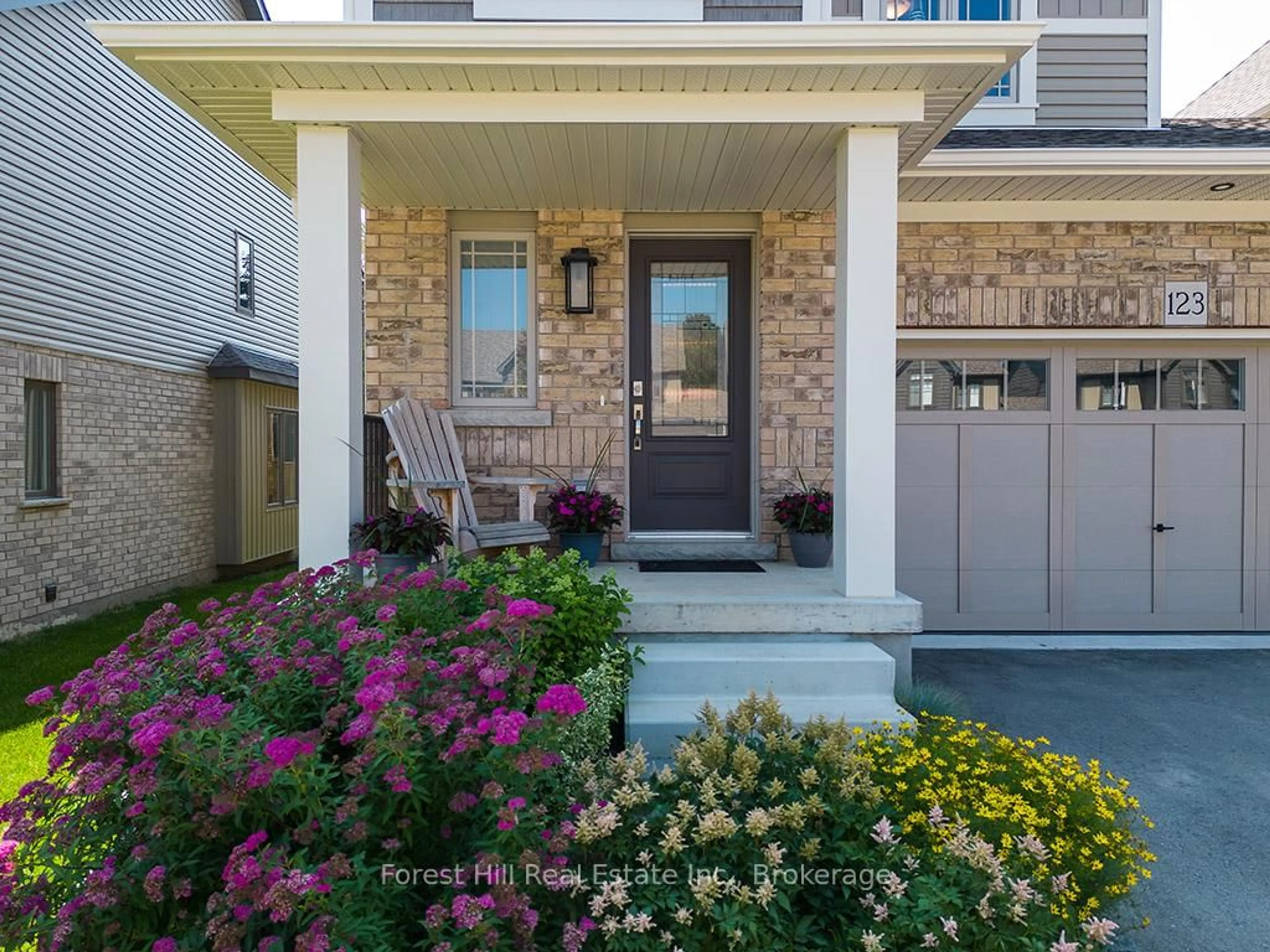 Indoor entryway for 123 Mullin St, Grey Highlands Ontario N0C 1H0