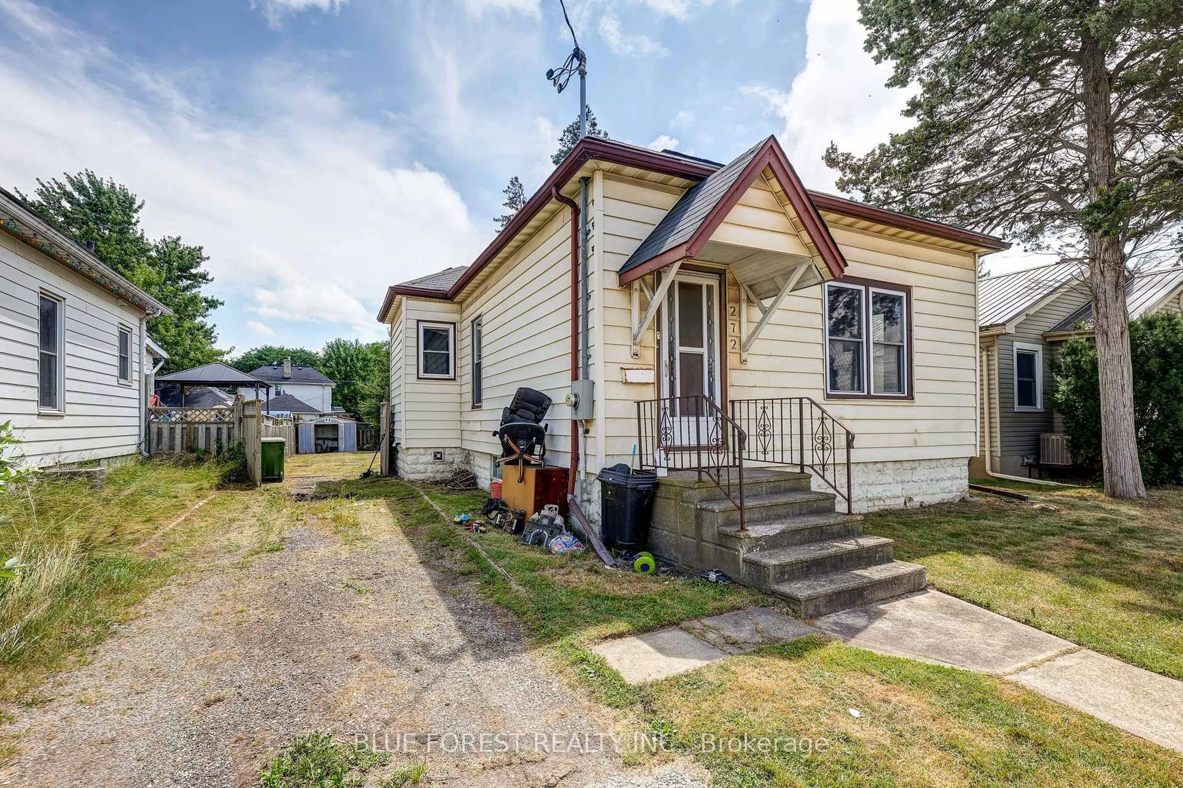 Unknown for 272 Wellington St, St. Thomas Ontario N5R 2S8