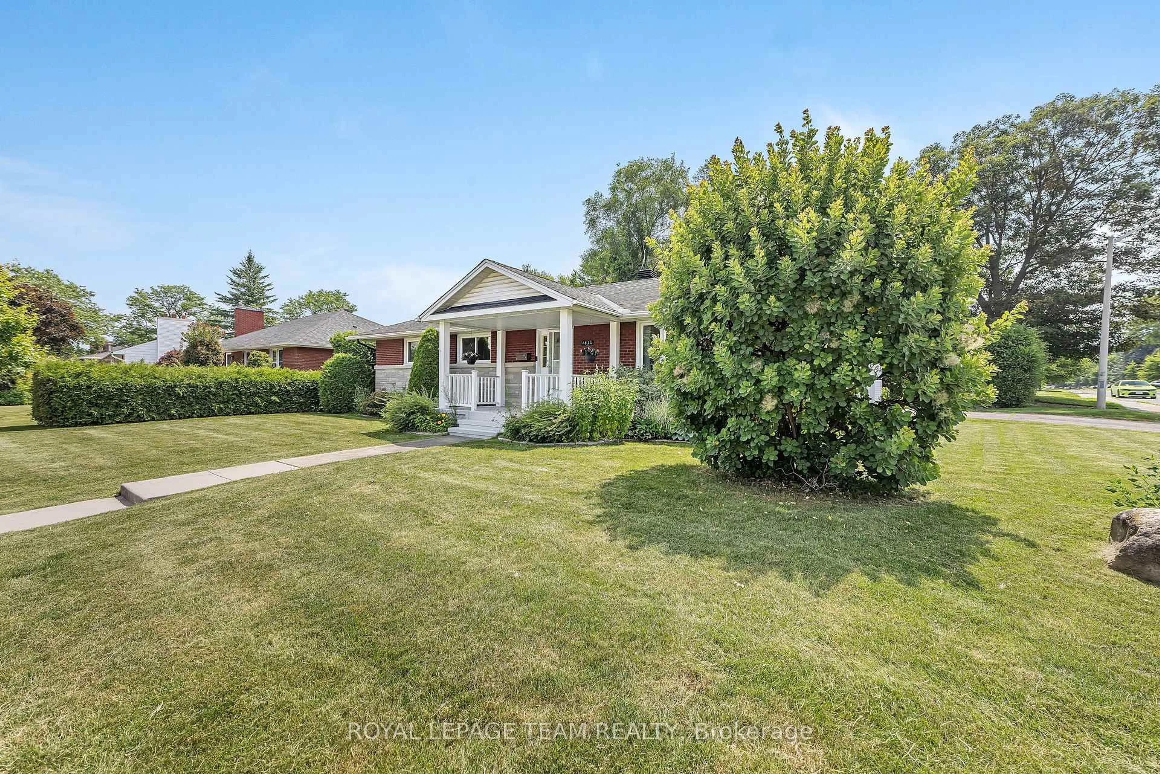 A pic from outside/outdoor area/front of a property/back of a property/a pic from drone, street for 1830 Kerr Ave, Ottawa Ontario K2A 1J3