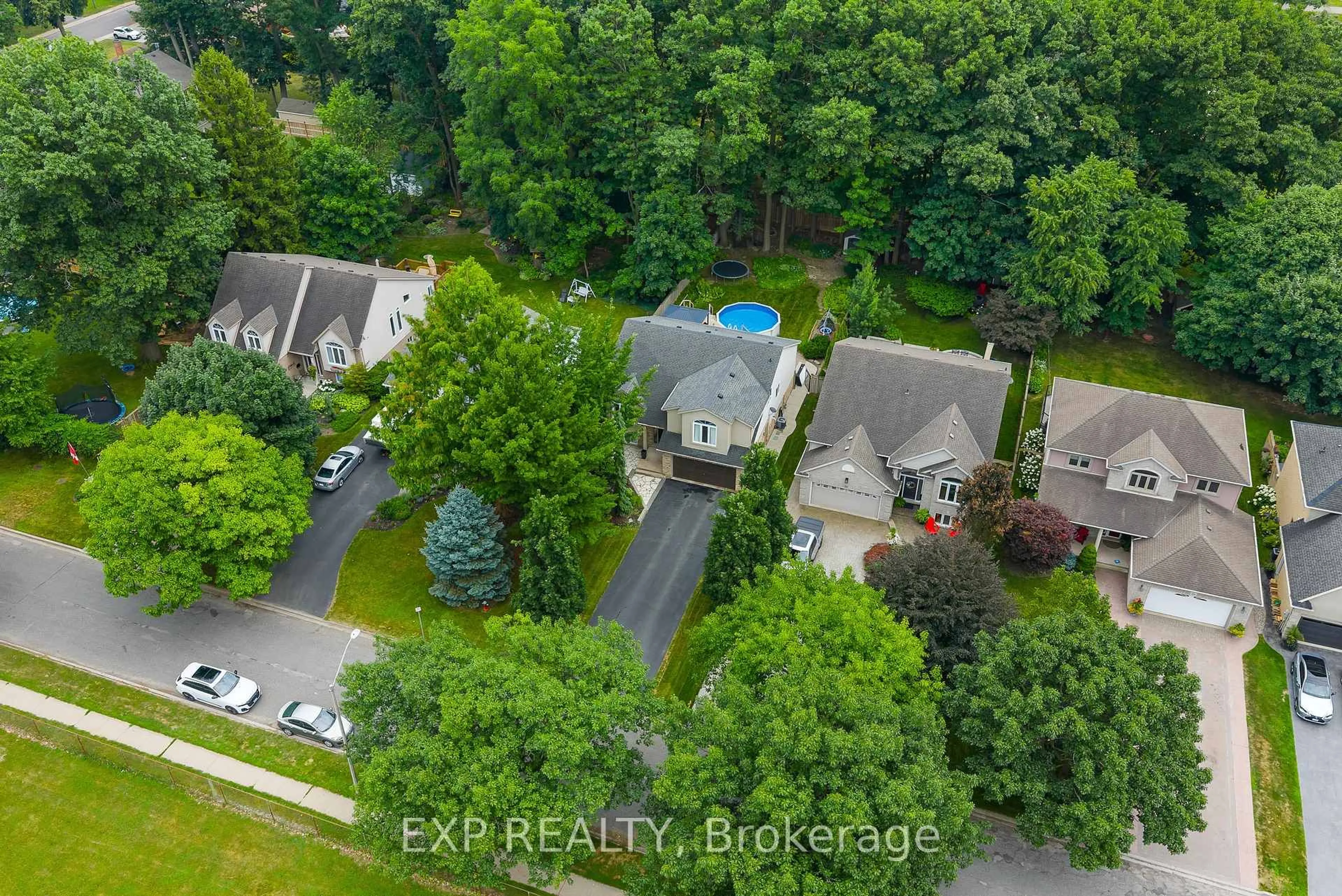A pic from outside/outdoor area/front of a property/back of a property/a pic from drone, street for 7498 GREENDALE St, Niagara Falls Ontario L2H 3J2