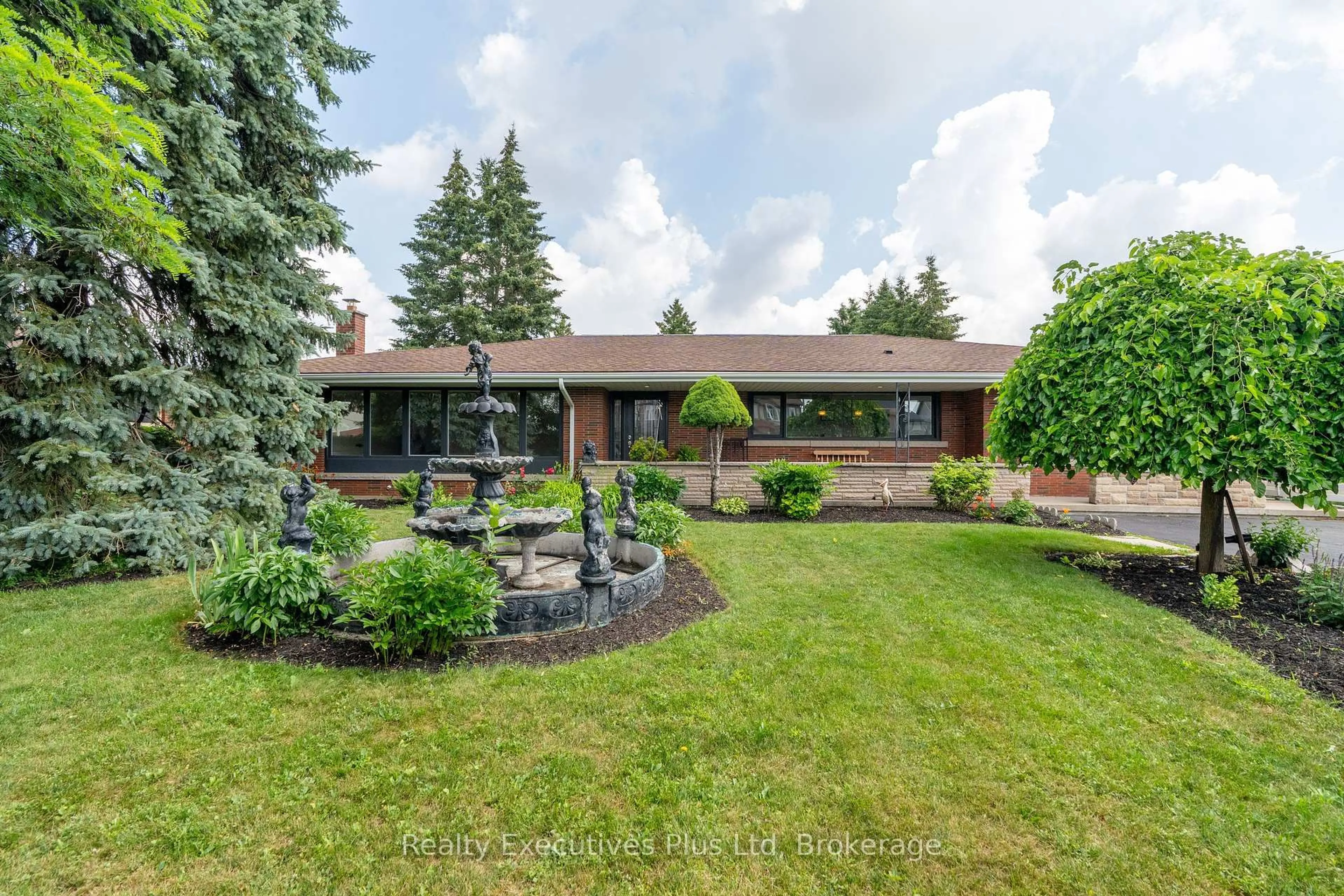Home with brick exterior material, street for 135 Cityview Dr, Guelph Ontario N1E 6Y7