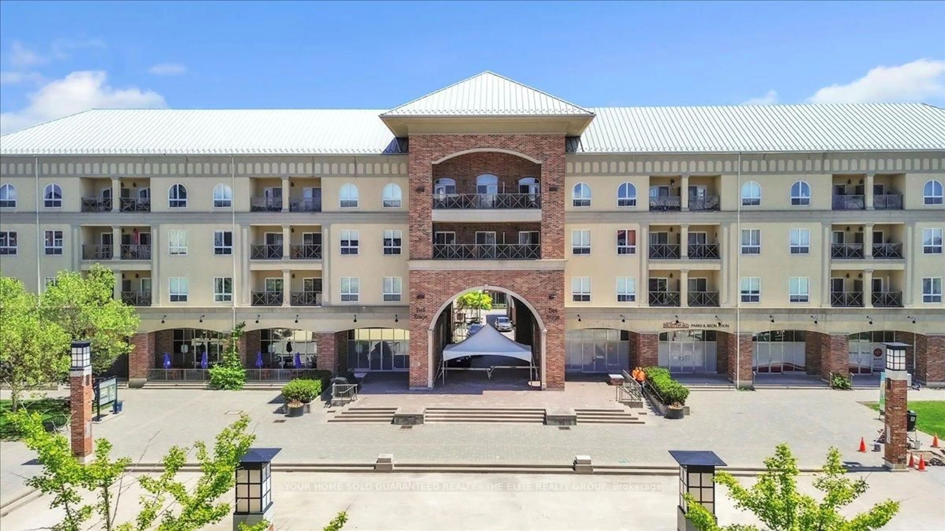 Indoor foyer for 150 Colborne St #302, Brantford Ontario N3T 2G6