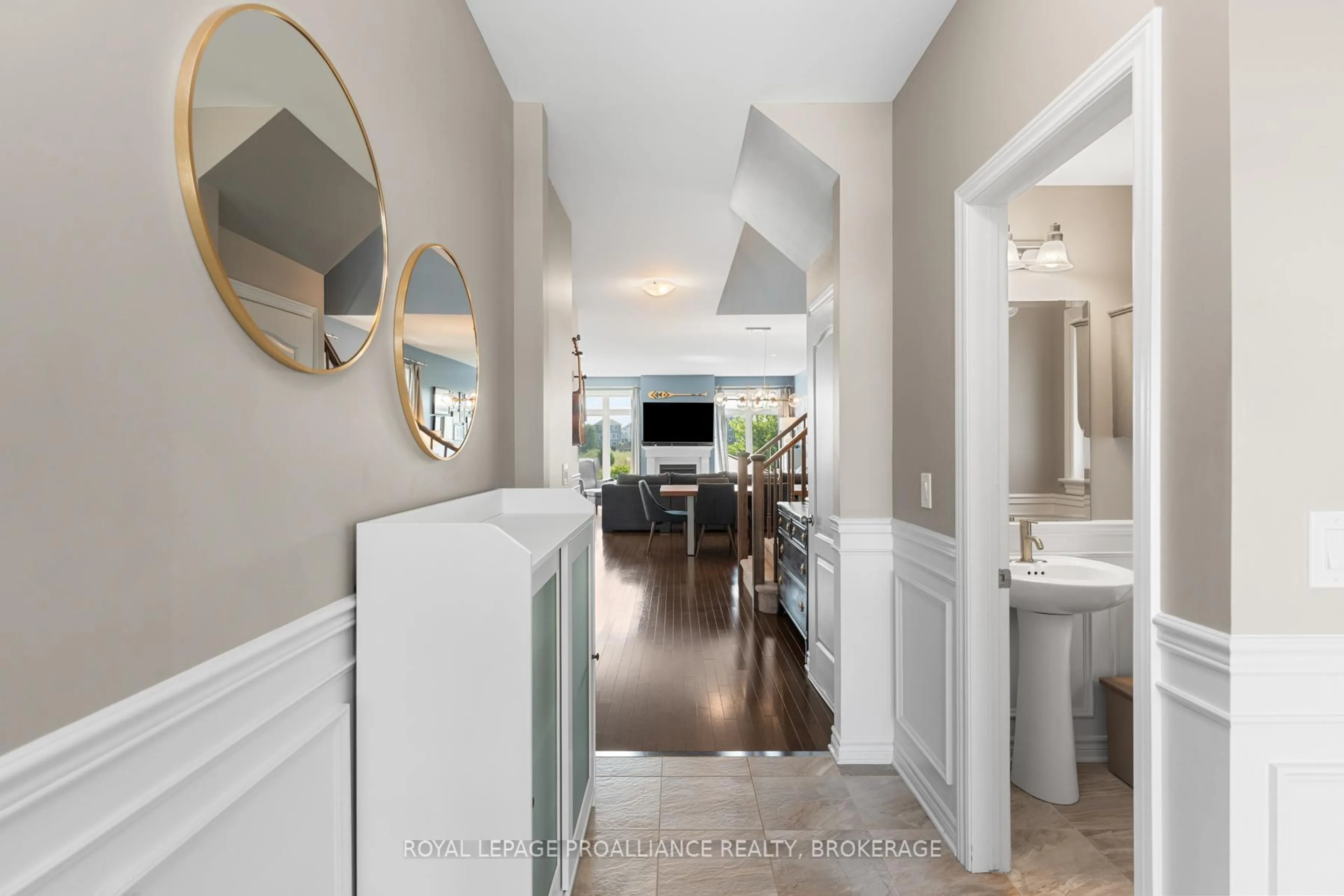 Indoor entryway for 1036 Woodhaven Dr, Kingston Ontario K7P 0H7