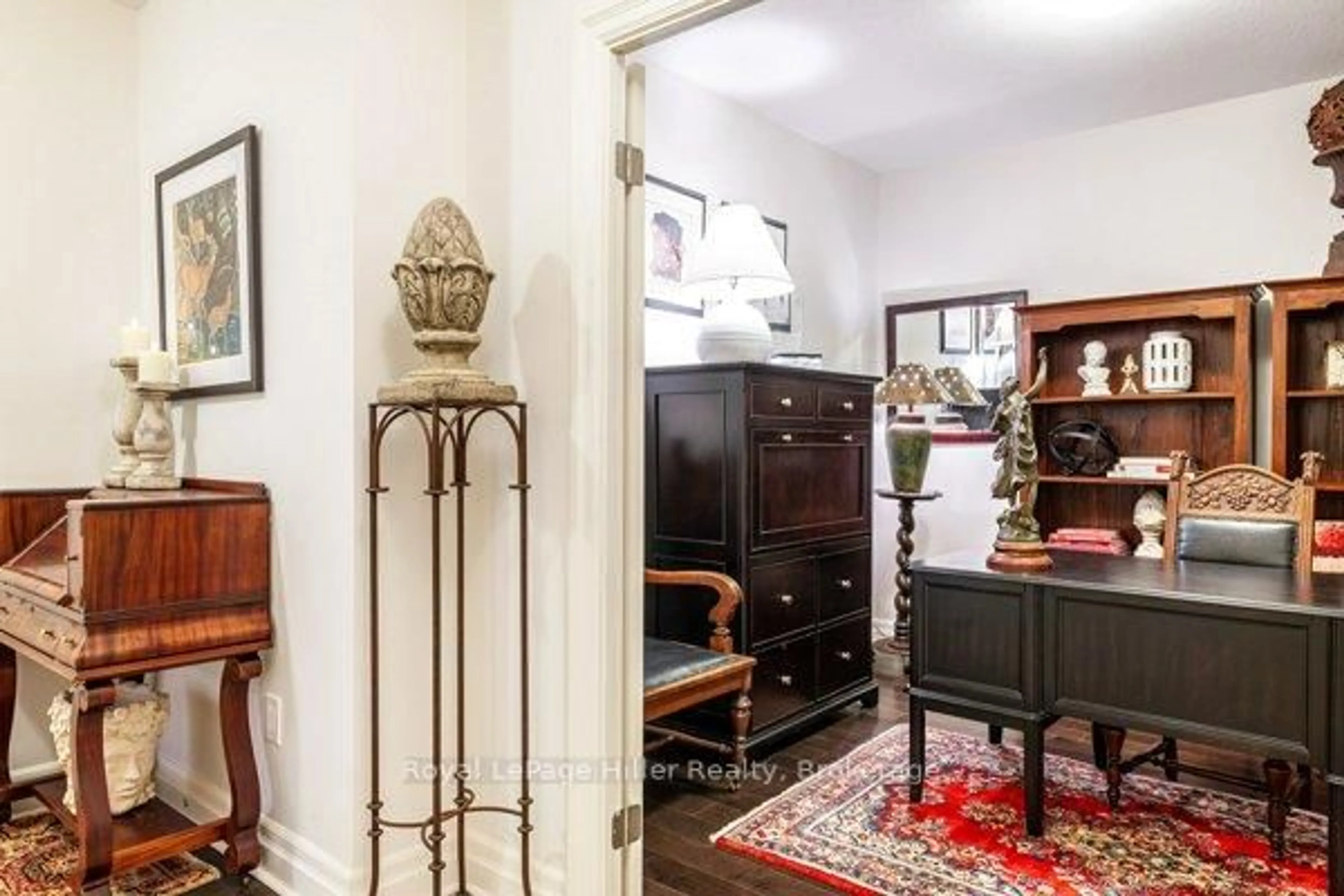 Indoor foyer for 255 John St #111, Stratford Ontario N5A 0G7