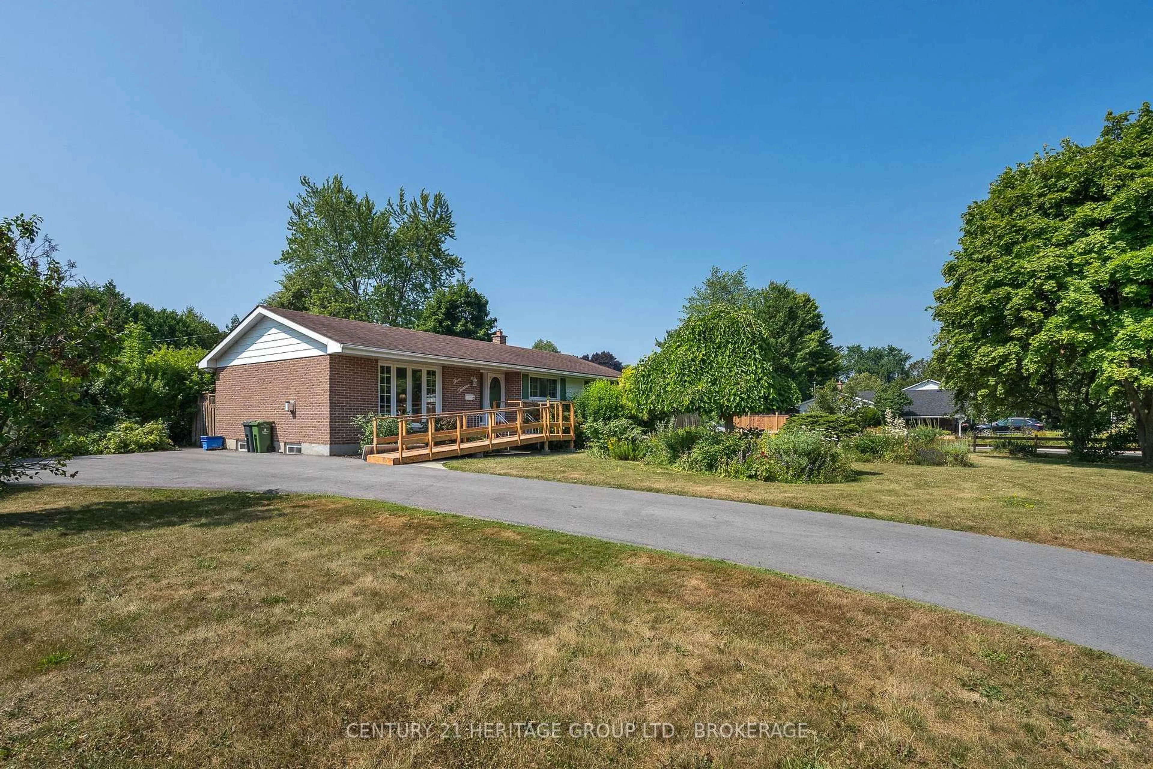A pic from outside/outdoor area/front of a property/back of a property/a pic from drone, unknown for 313 Chelsea Rd, Kingston Ontario K7M 3Z5