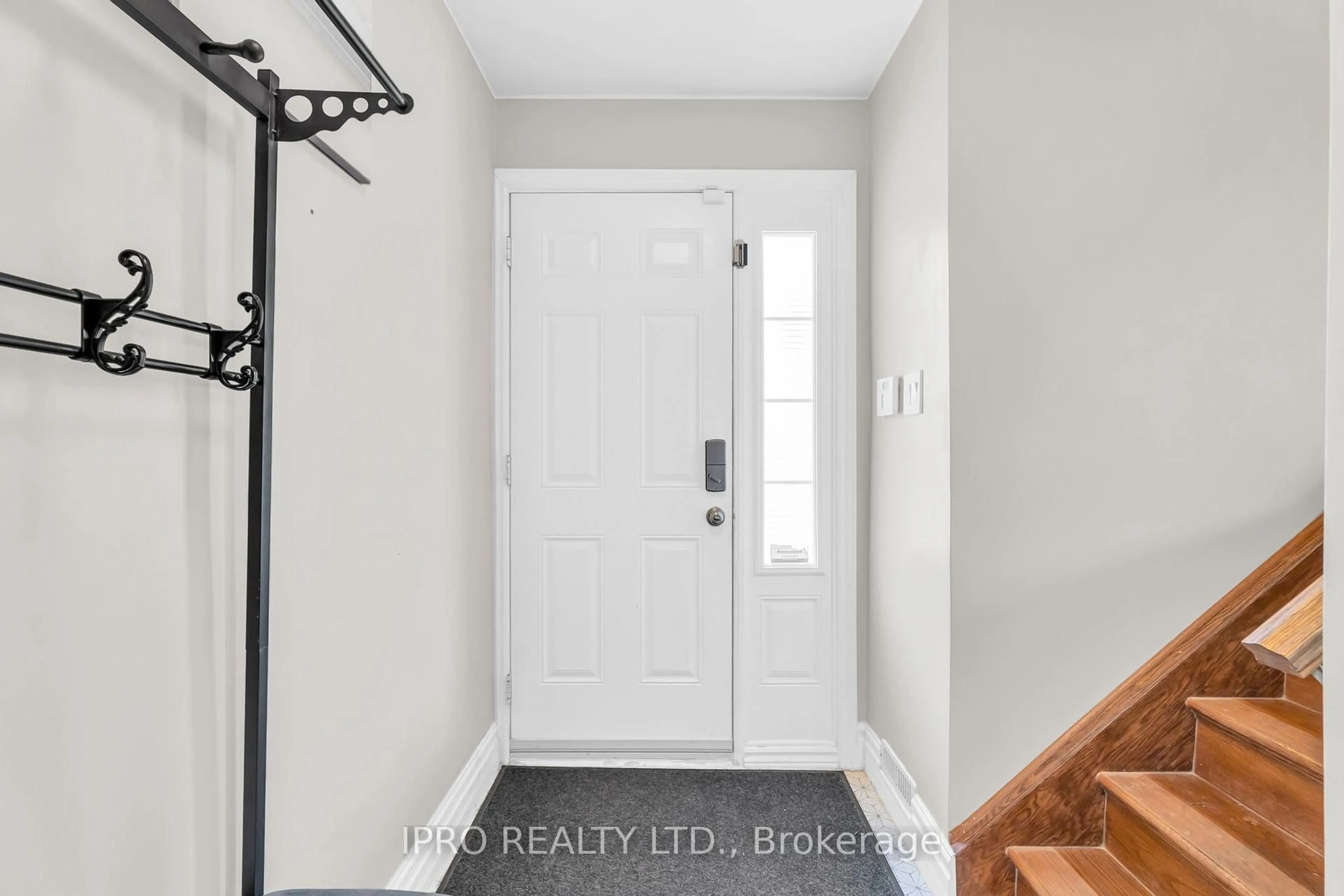 Indoor entryway for 76 Keats Dr, Woodstock Ontario N4S 8B8