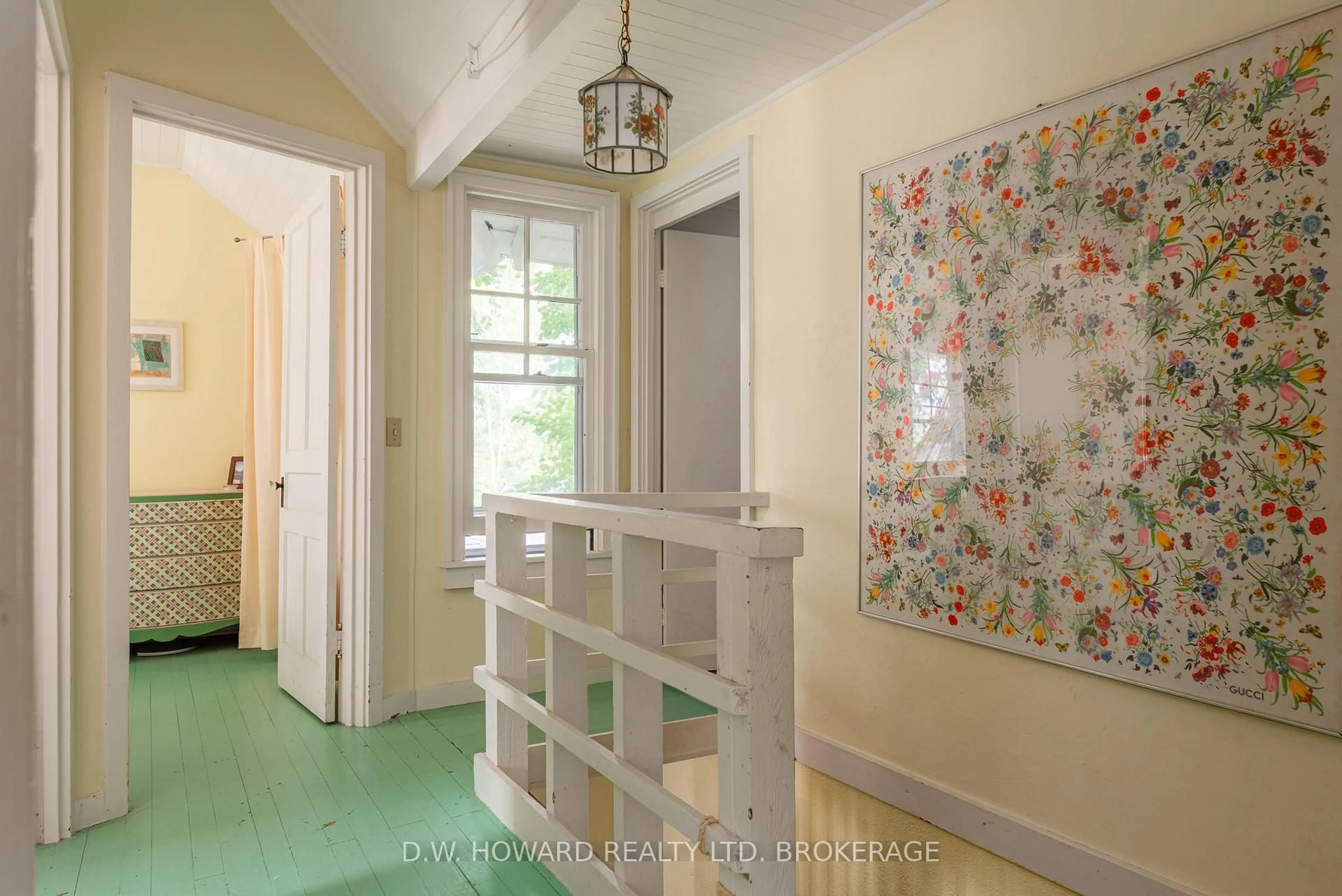 Indoor entryway for 1321 Kam Rd, Fort Erie Ontario L2A 5W5