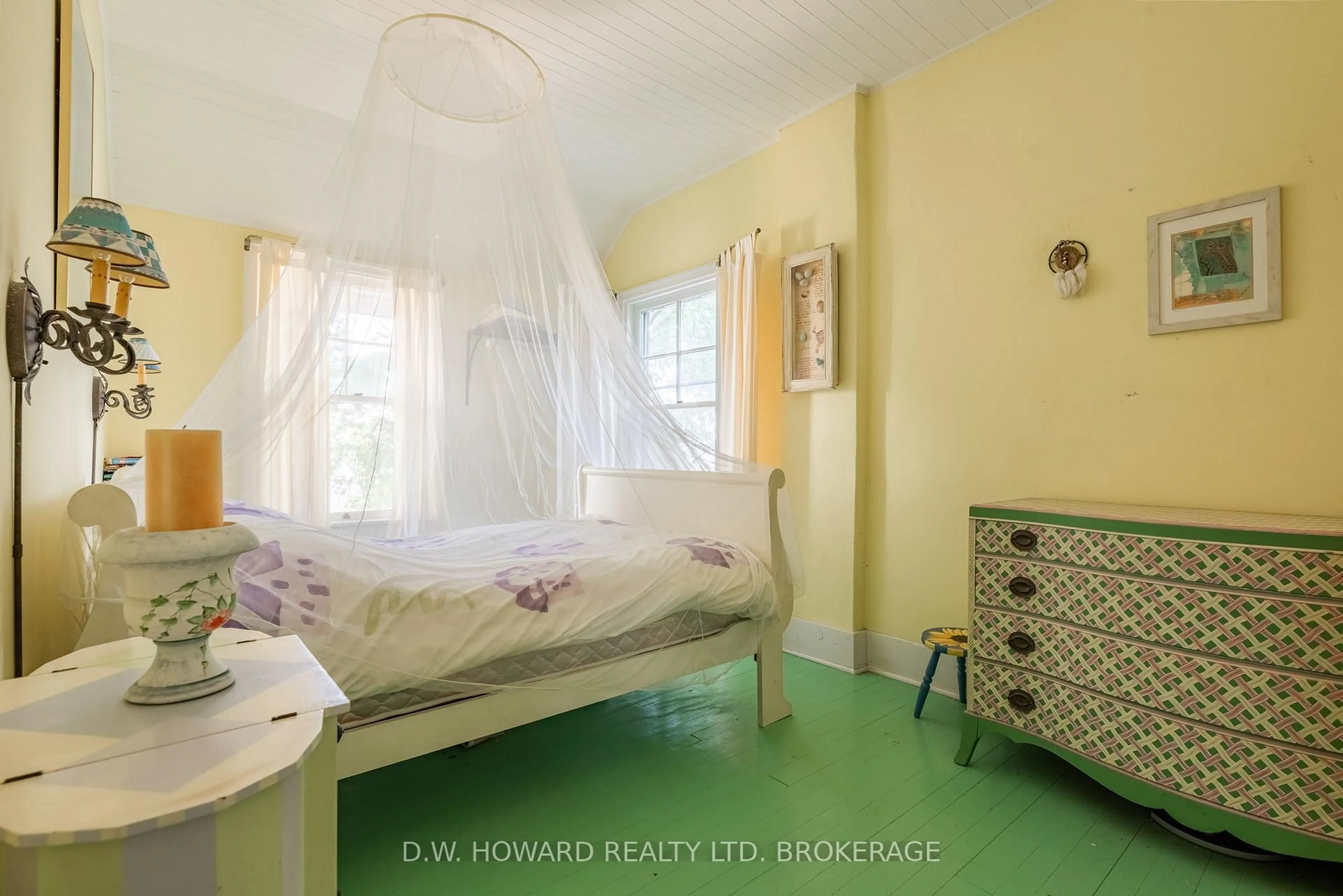 Bedroom with bed, unknown for 1321 Kam Rd, Fort Erie Ontario L2A 5W5