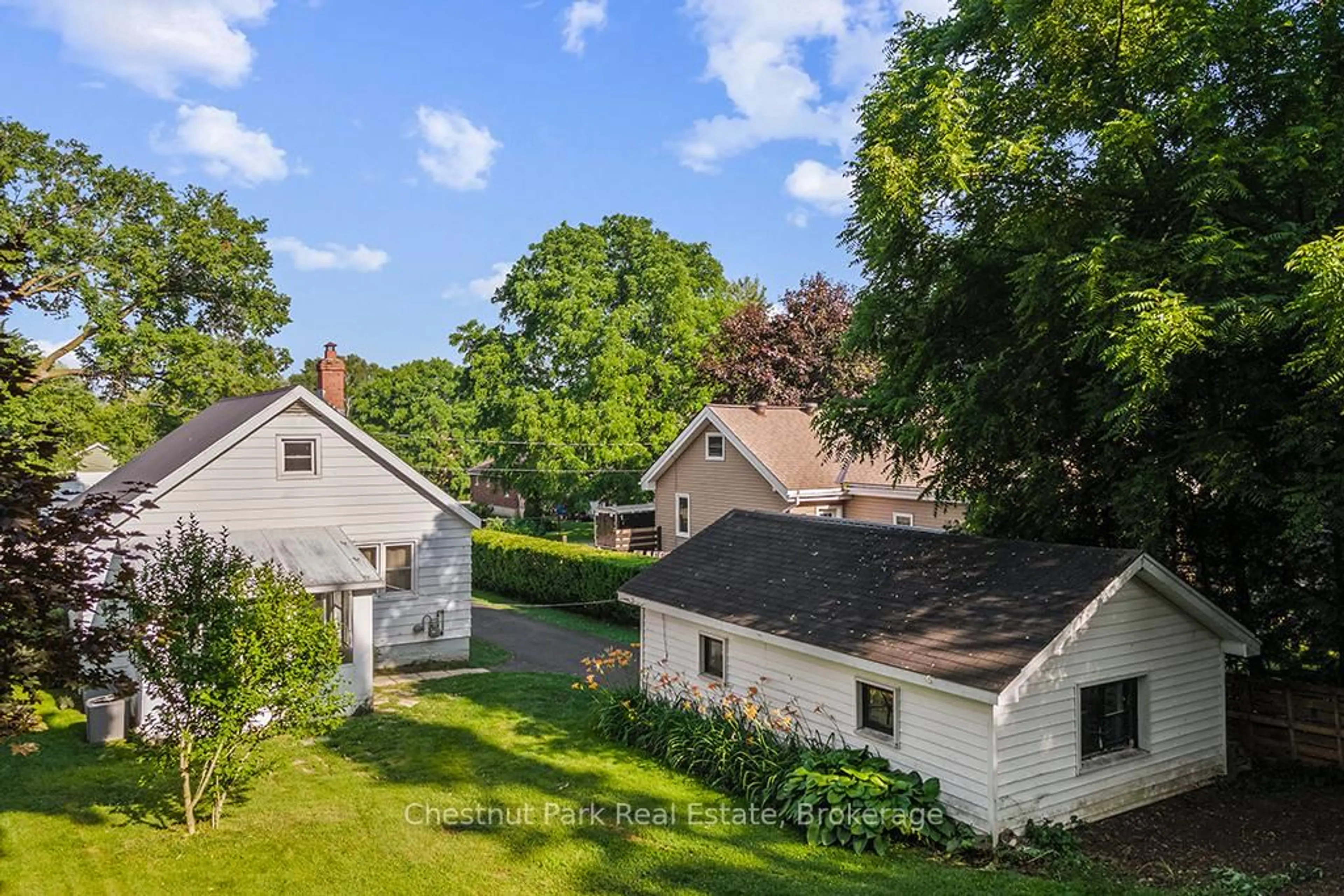 A pic from outside/outdoor area/front of a property/back of a property/a pic from drone, street for 1540 6th Ave, Owen Sound Ontario N4K 5H8