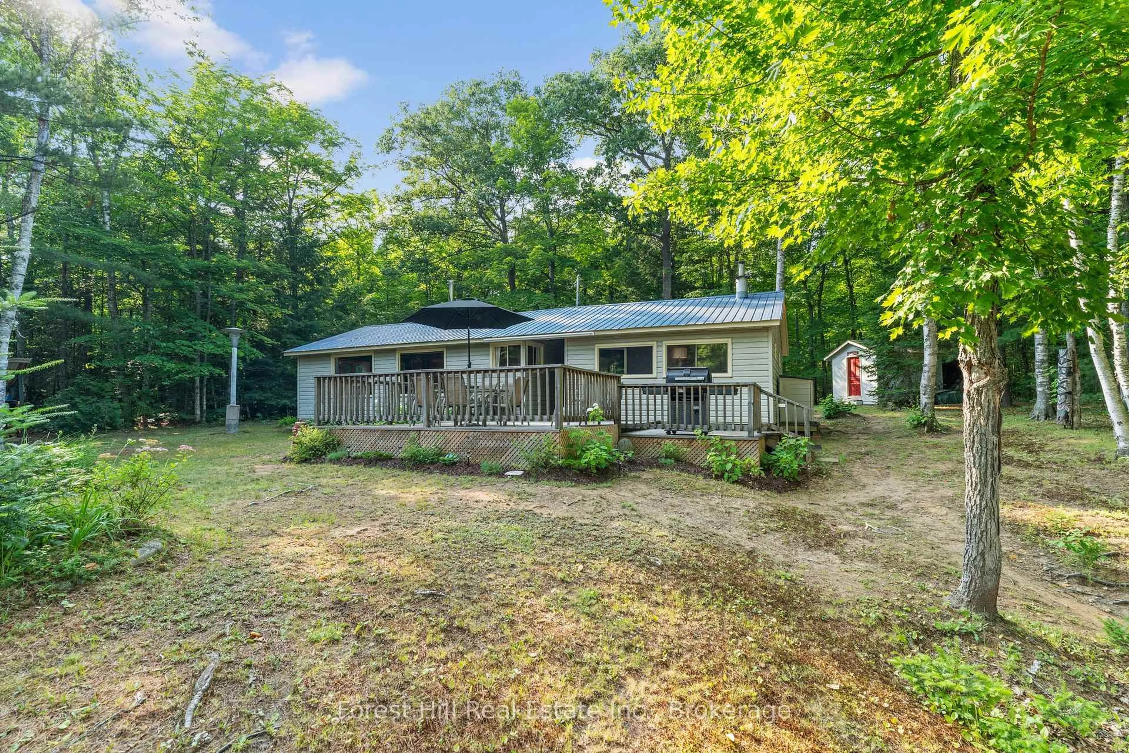 A pic from outside/outdoor area/front of a property/back of a property/a pic from drone, unknown for 1008 Summit Dr, Algonquin Highlands Ontario P0A 1E0