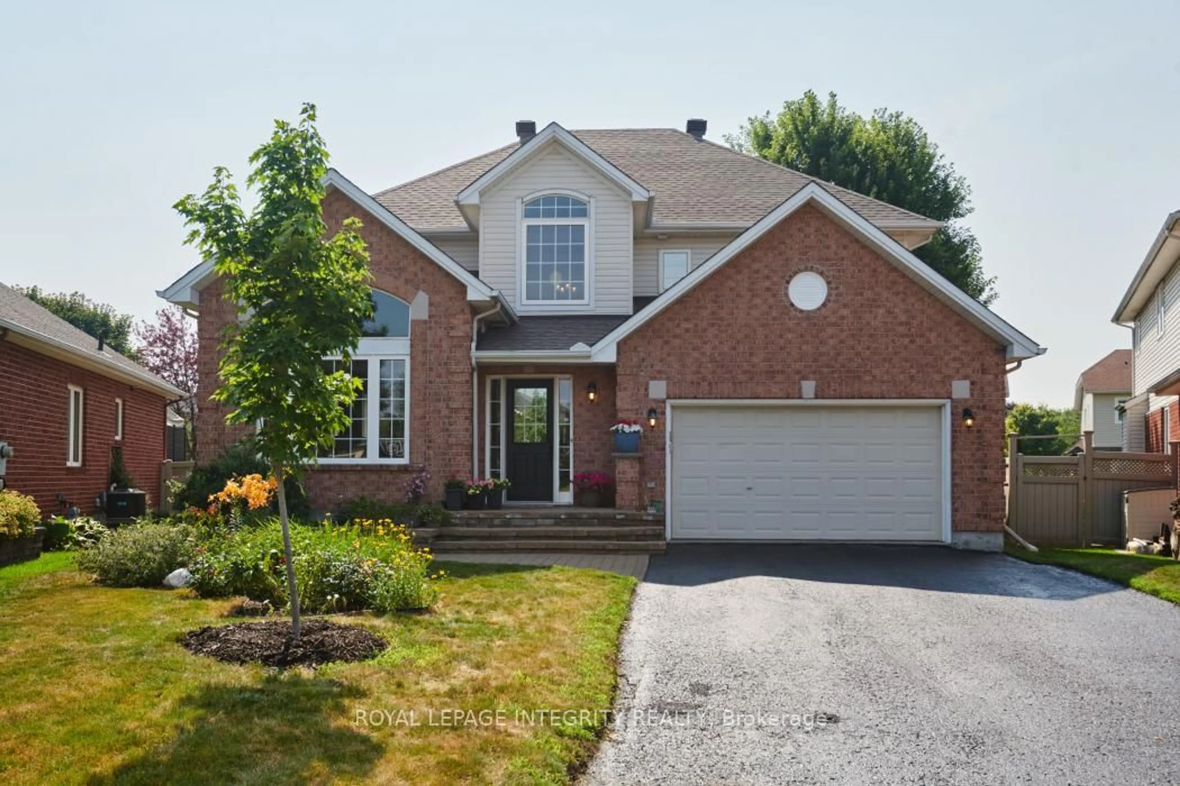 Home with brick exterior material, street for 11 Honeywood Crt, Ottawa Ontario K1V 1Y4