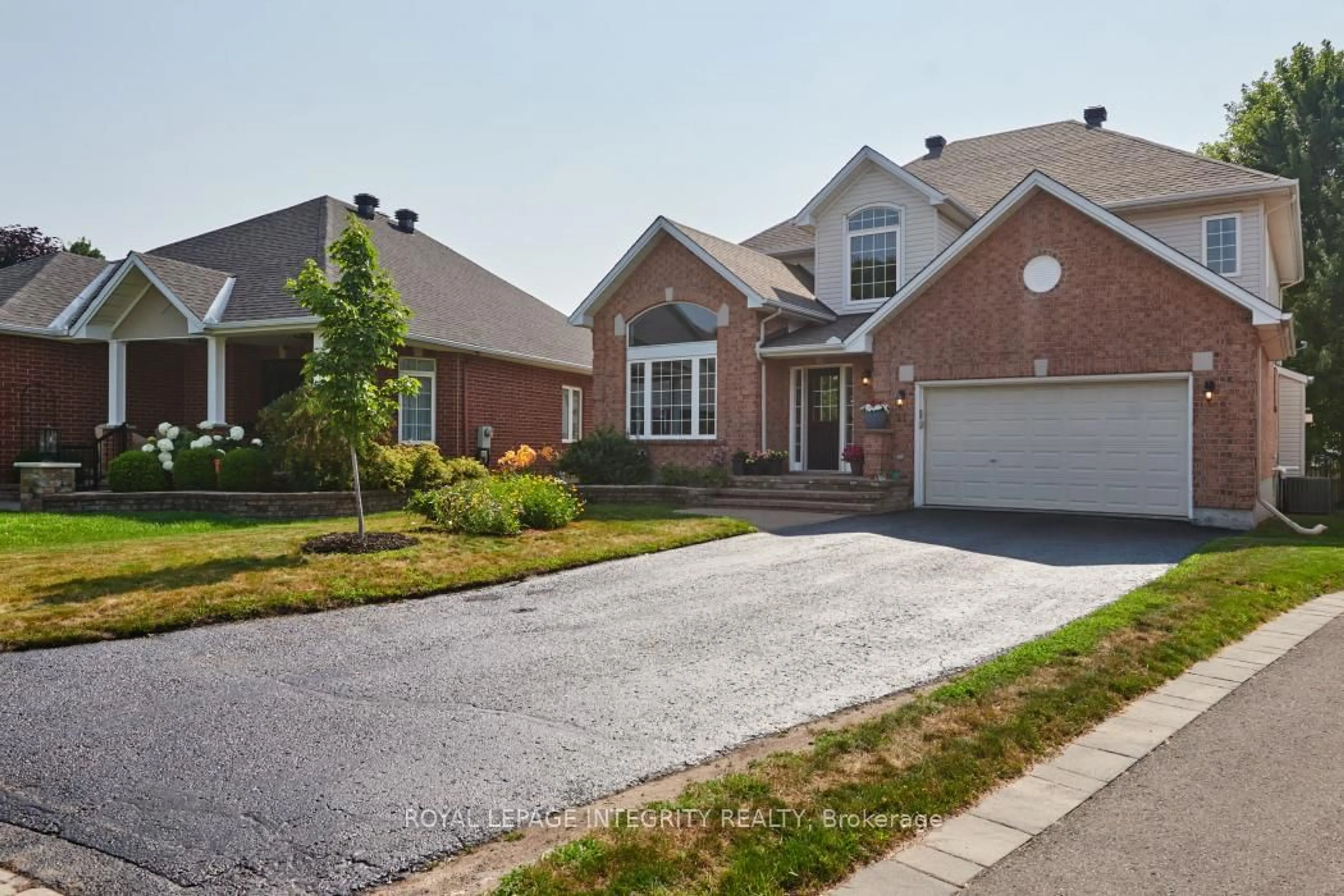 Home with brick exterior material, street for 11 Honeywood Crt, Ottawa Ontario K1V 1Y4