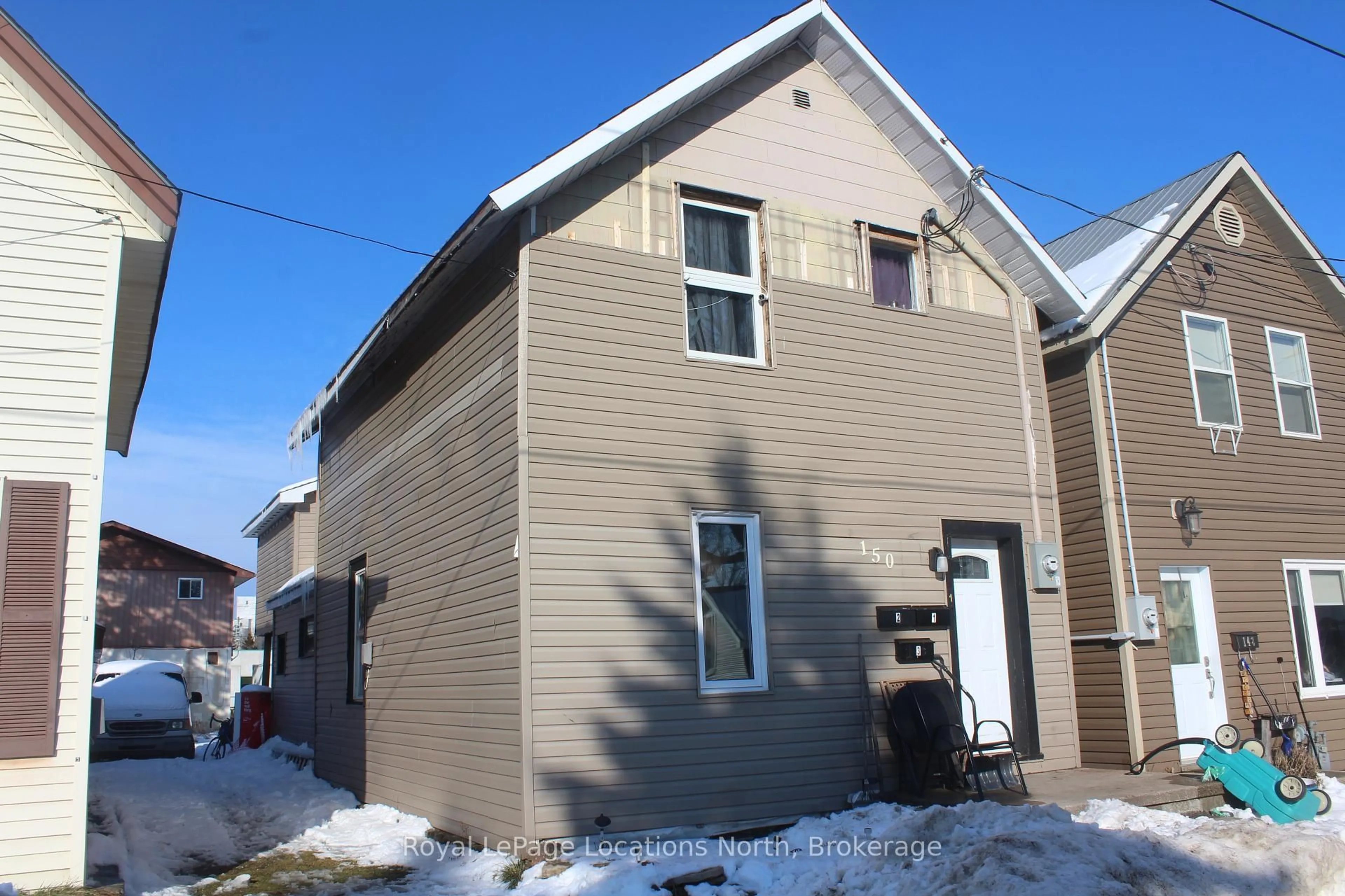 Home with vinyl exterior material, street for 150 13th St, Owen Sound Ontario N4K 3W4