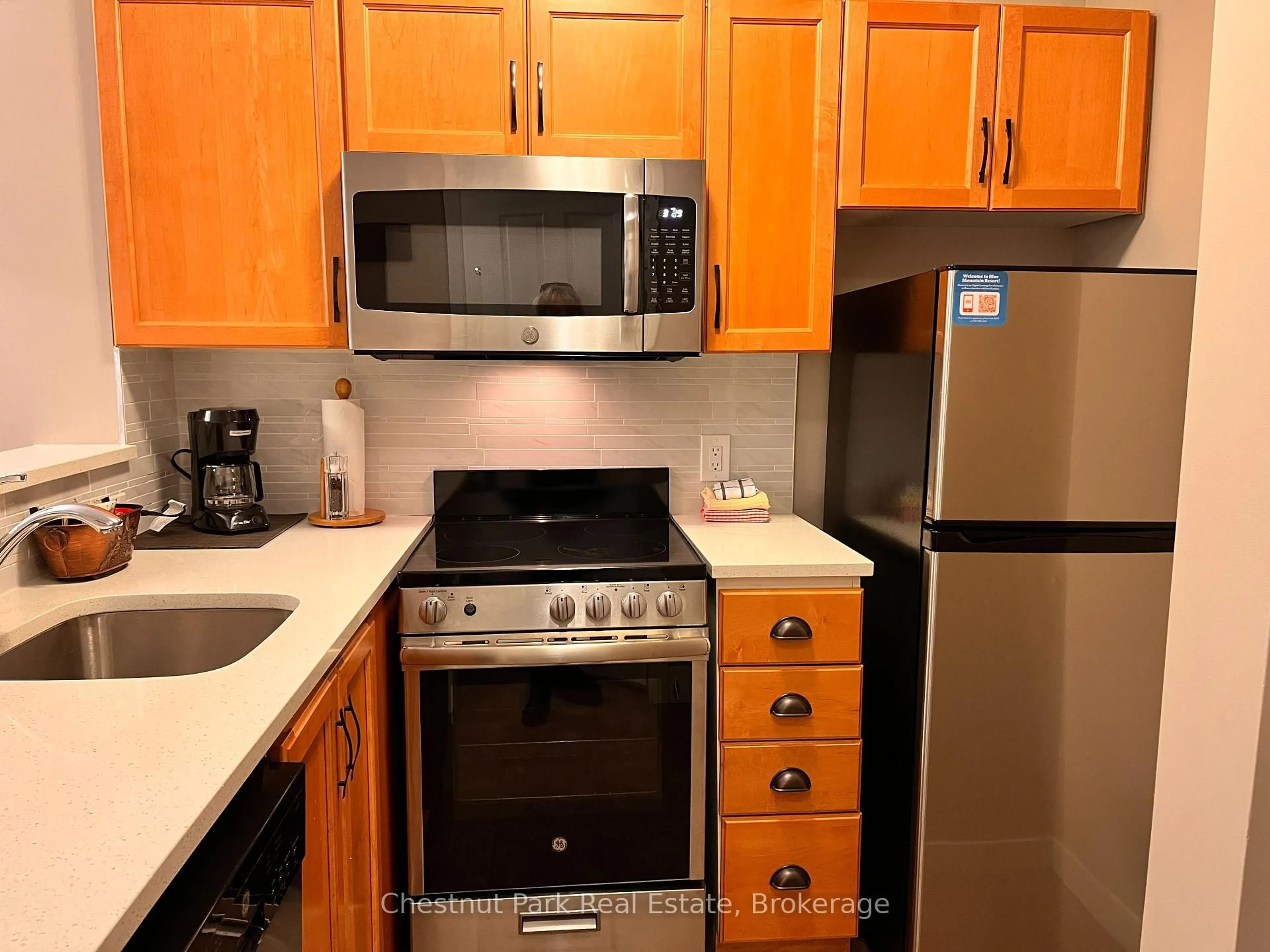 Standard kitchen, unknown for 156 Jozo Weider Blvd #213, Blue Mountains Ontario L9Y 0V2