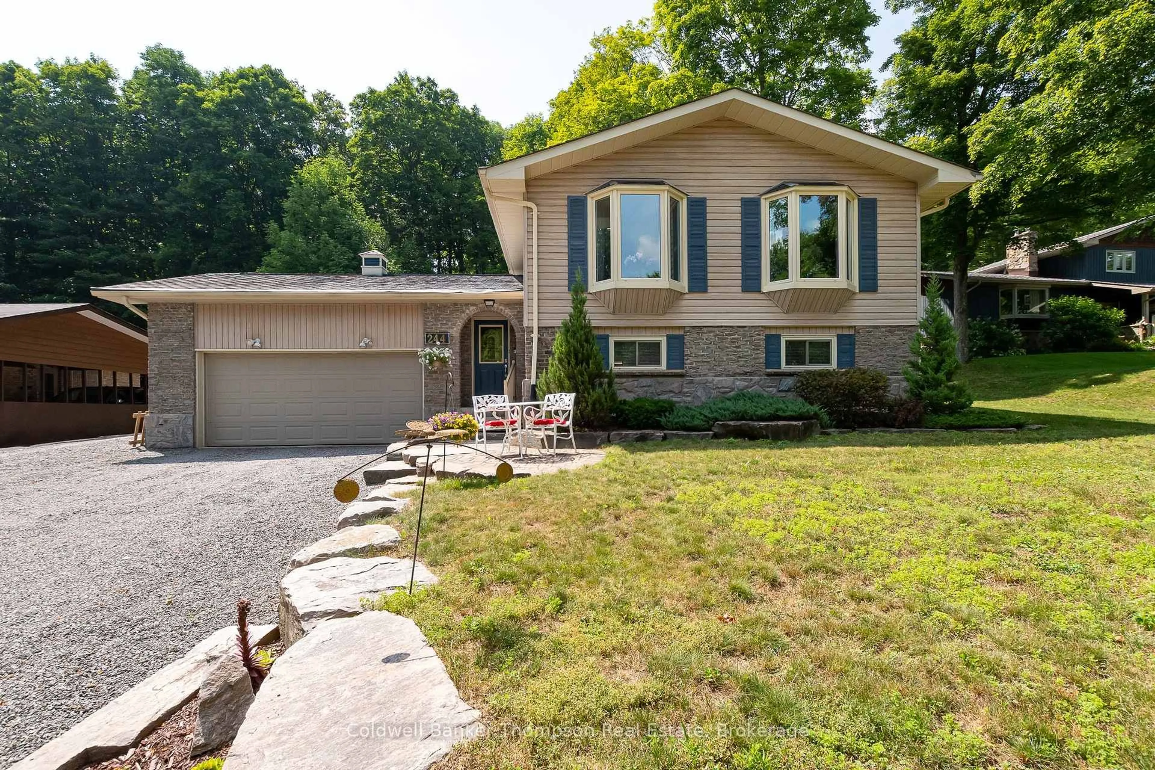 Home with vinyl exterior material, street for 244 Summit Dr, Huntsville Ontario P1H 1Y9