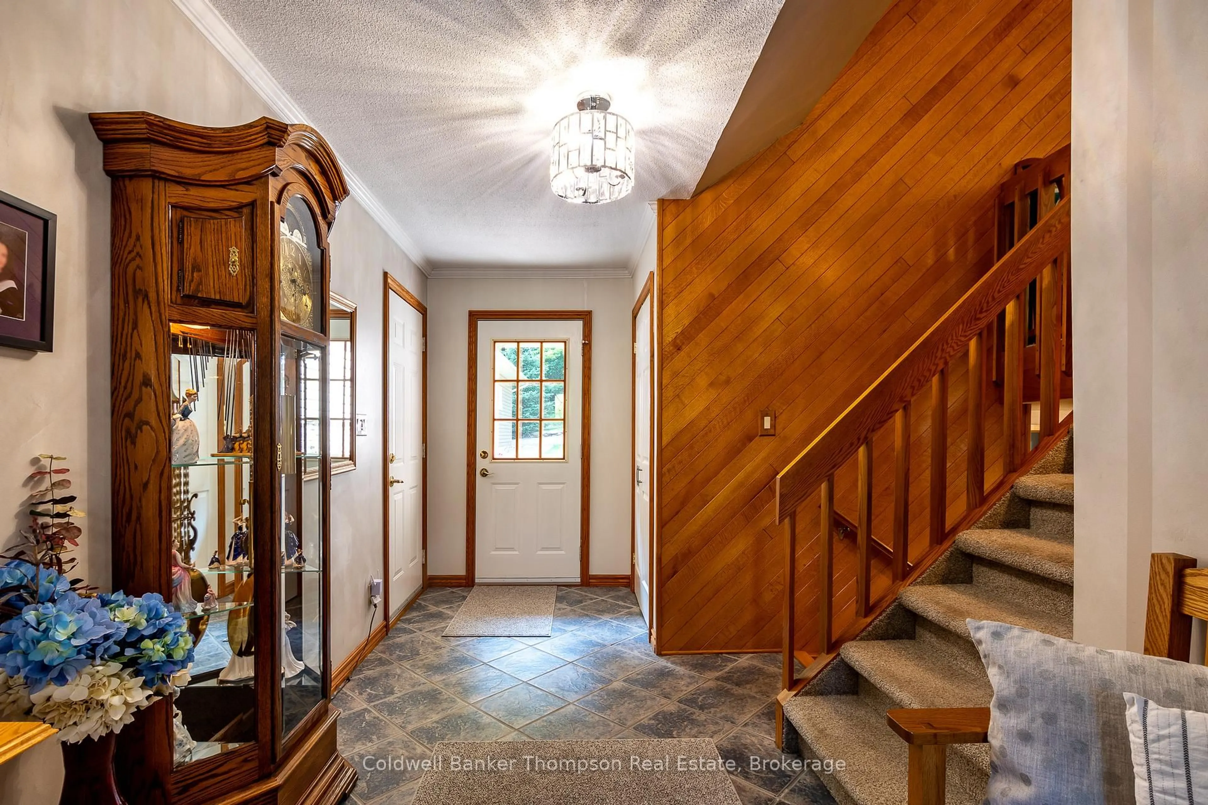 Indoor entryway for 244 Summit Dr, Huntsville Ontario P1H 1Y9
