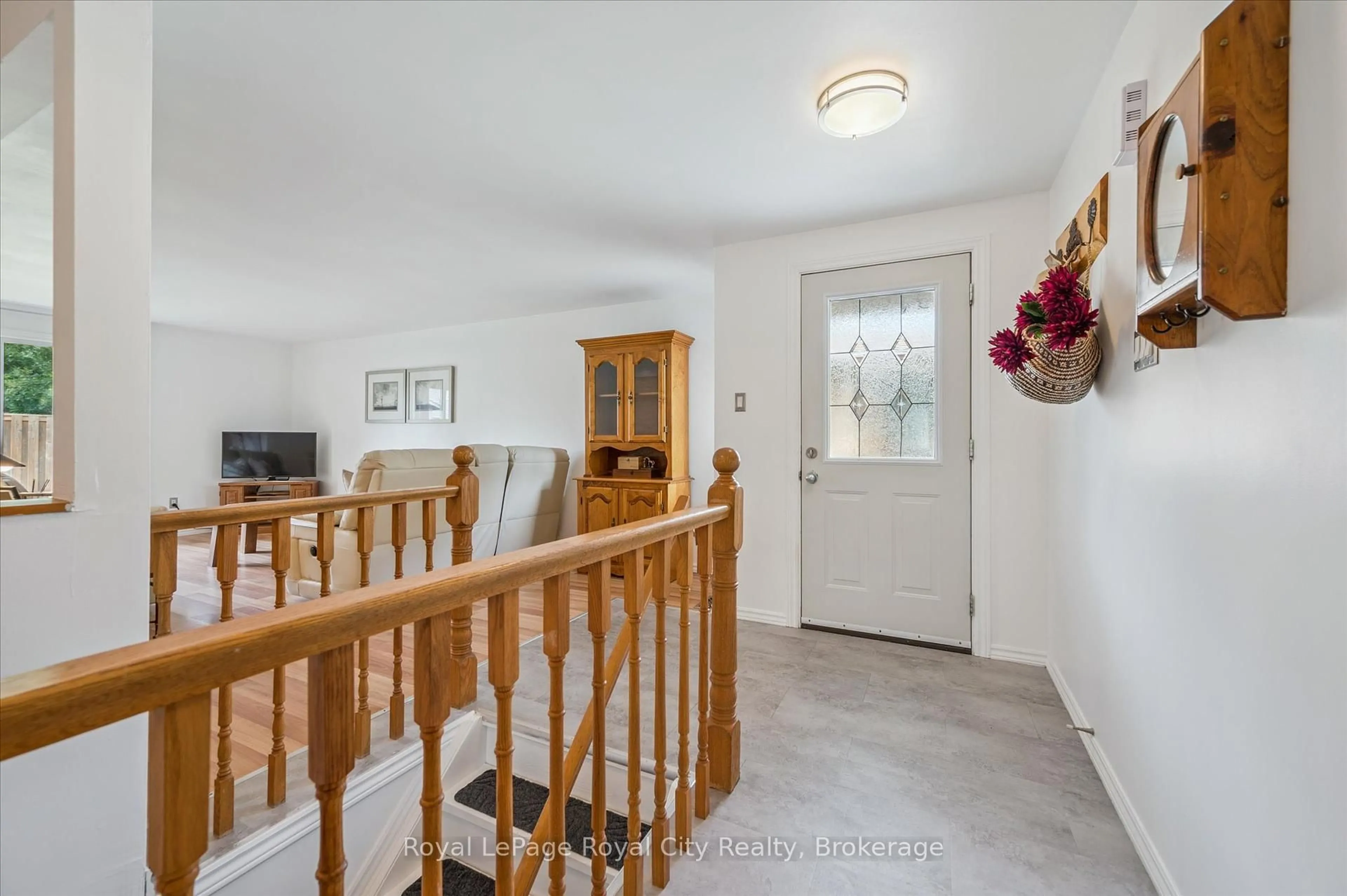 Indoor foyer for 289 Strathallan St, Centre Wellington Ontario N1M 3L6
