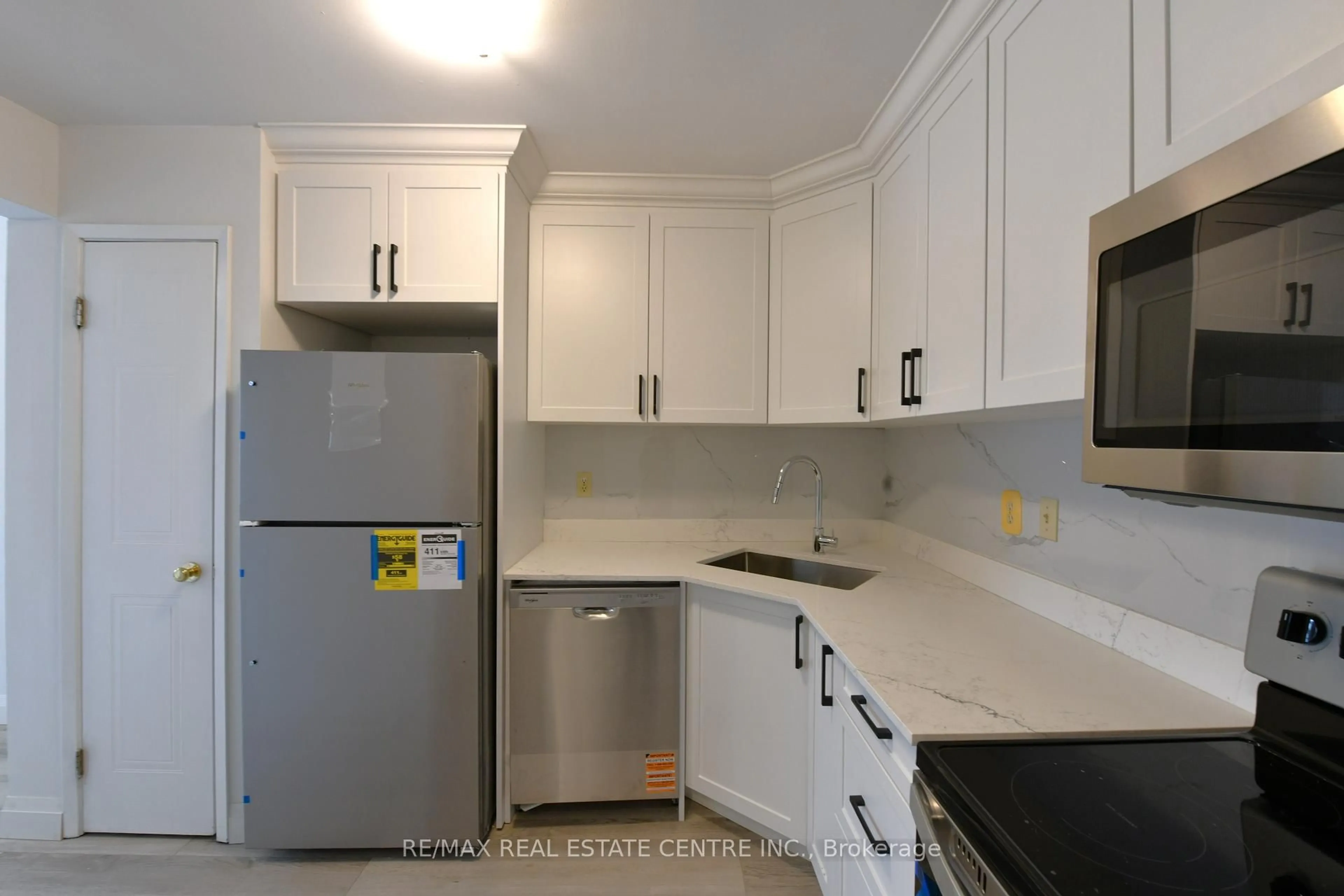 Standard kitchen, unknown for 1247 Huron St #111, London East Ontario N5Y 4X7