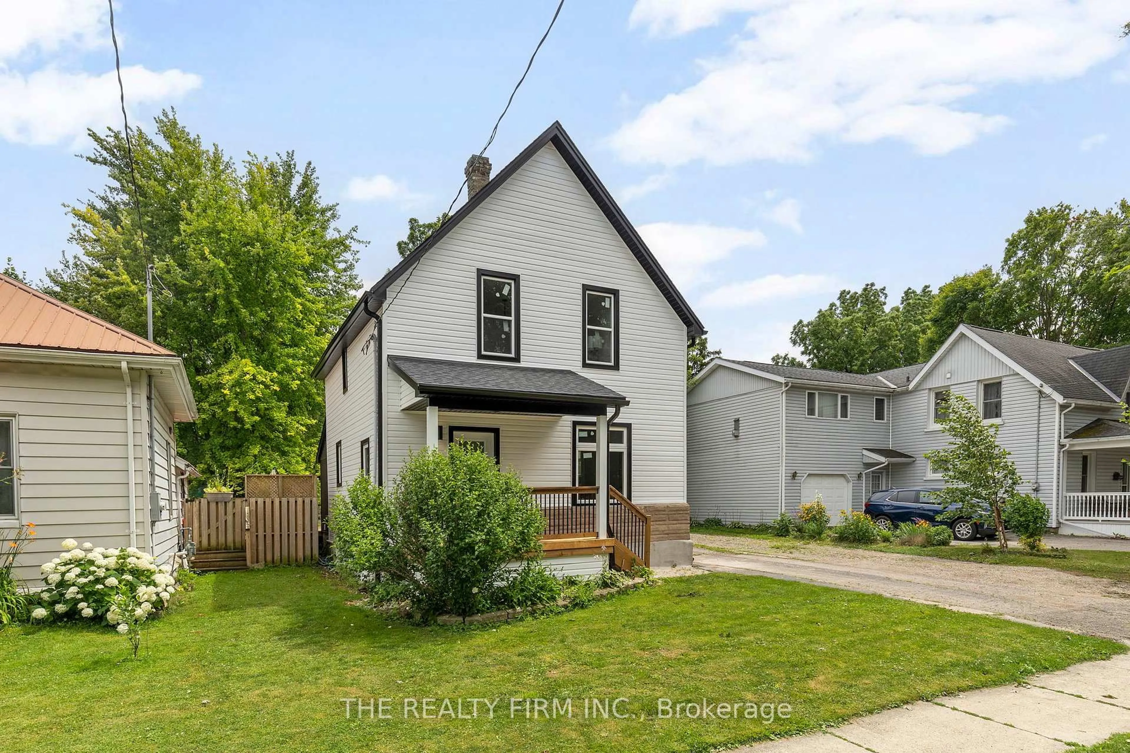 A pic from outside/outdoor area/front of a property/back of a property/a pic from drone, street for 261 Nelson St, Stratford Ontario N5A 2K5