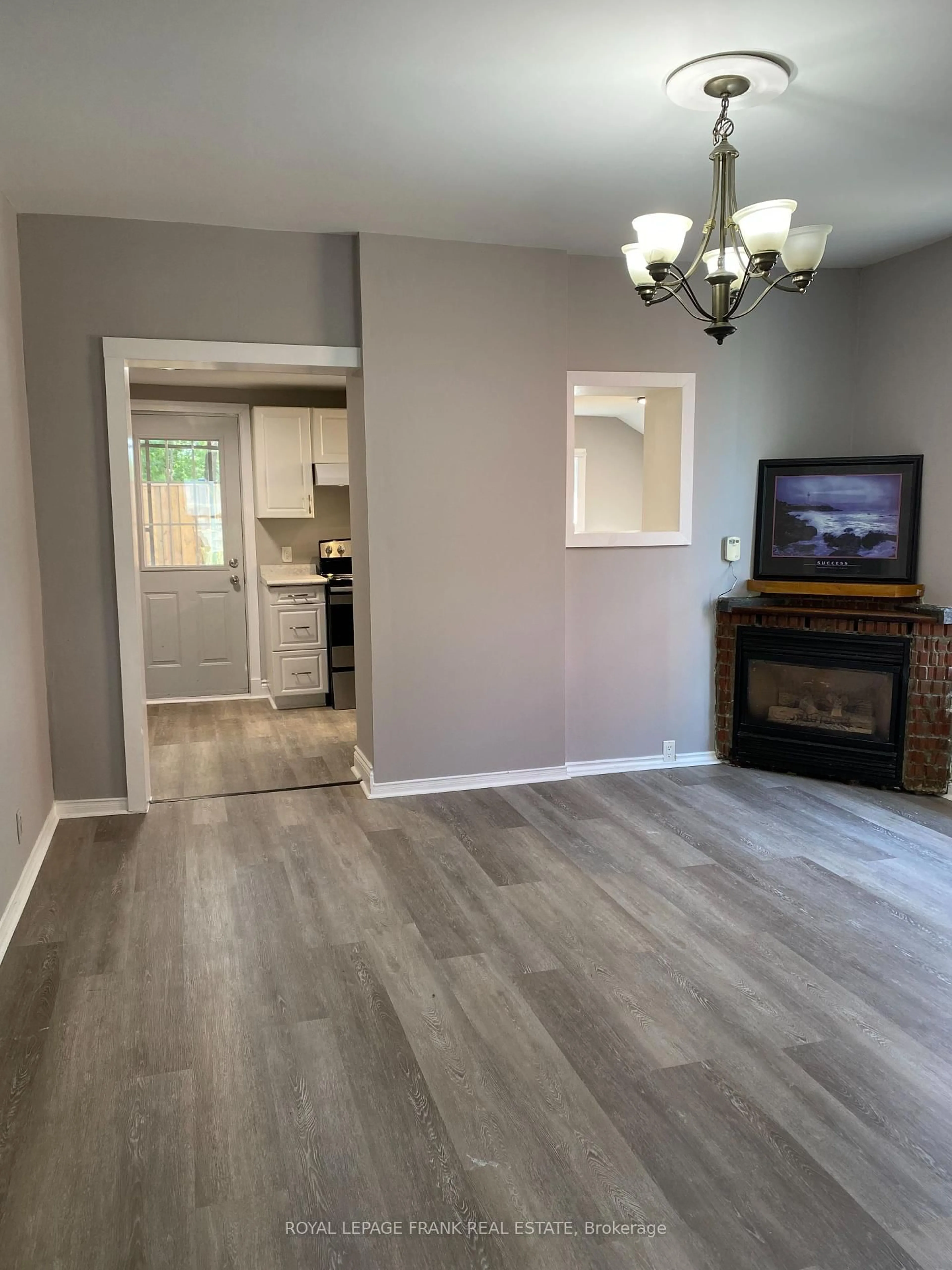 A pic of a room for 297 Sherbrooke St, Peterborough Central Ontario K9J 2N7