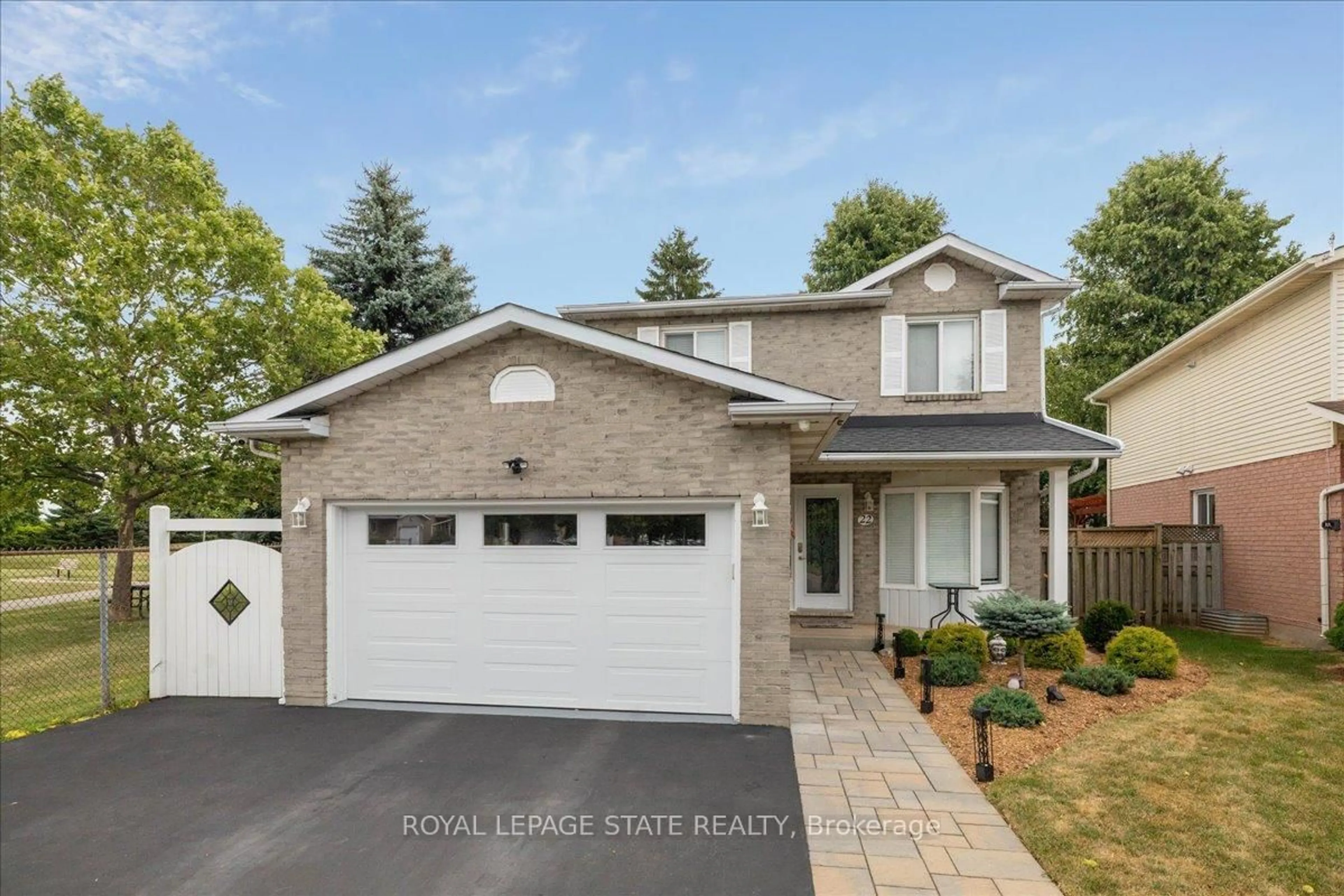 Home with brick exterior material, street for 22 Merritt Cres, Grimsby Ontario L3M 4X5