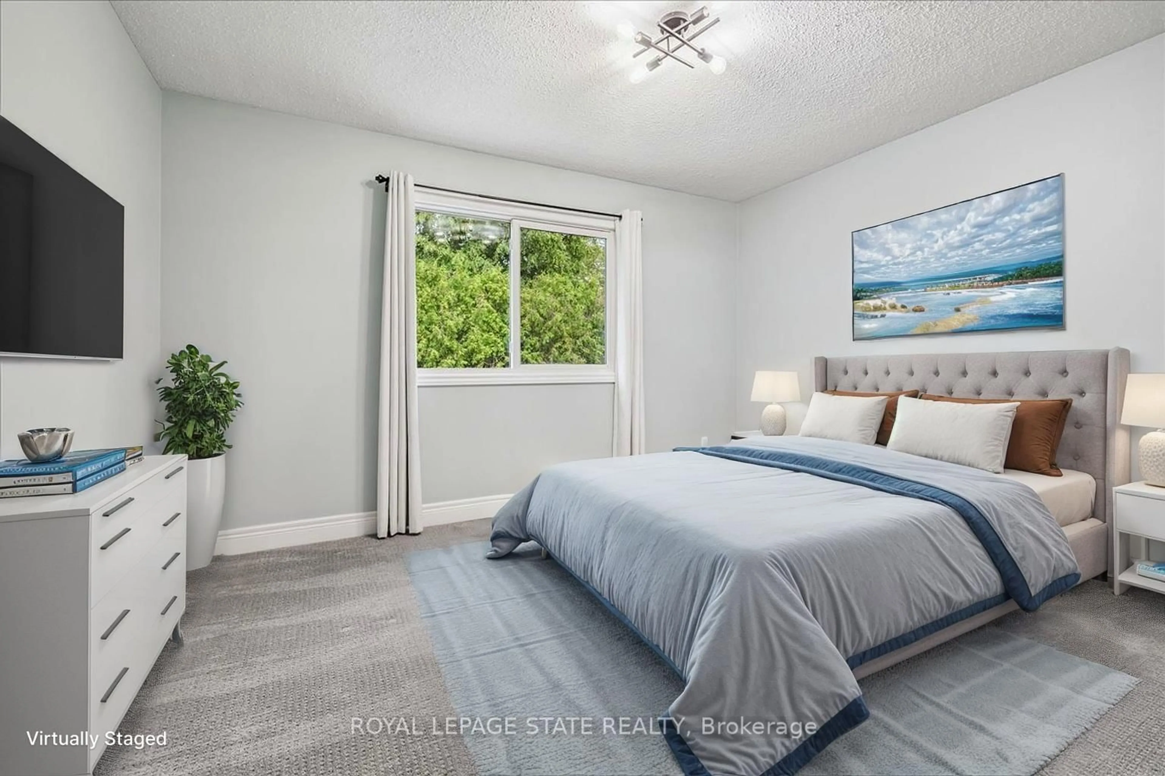 Bedroom with bed, unknown for 22 Merritt Cres, Grimsby Ontario L3M 4X5