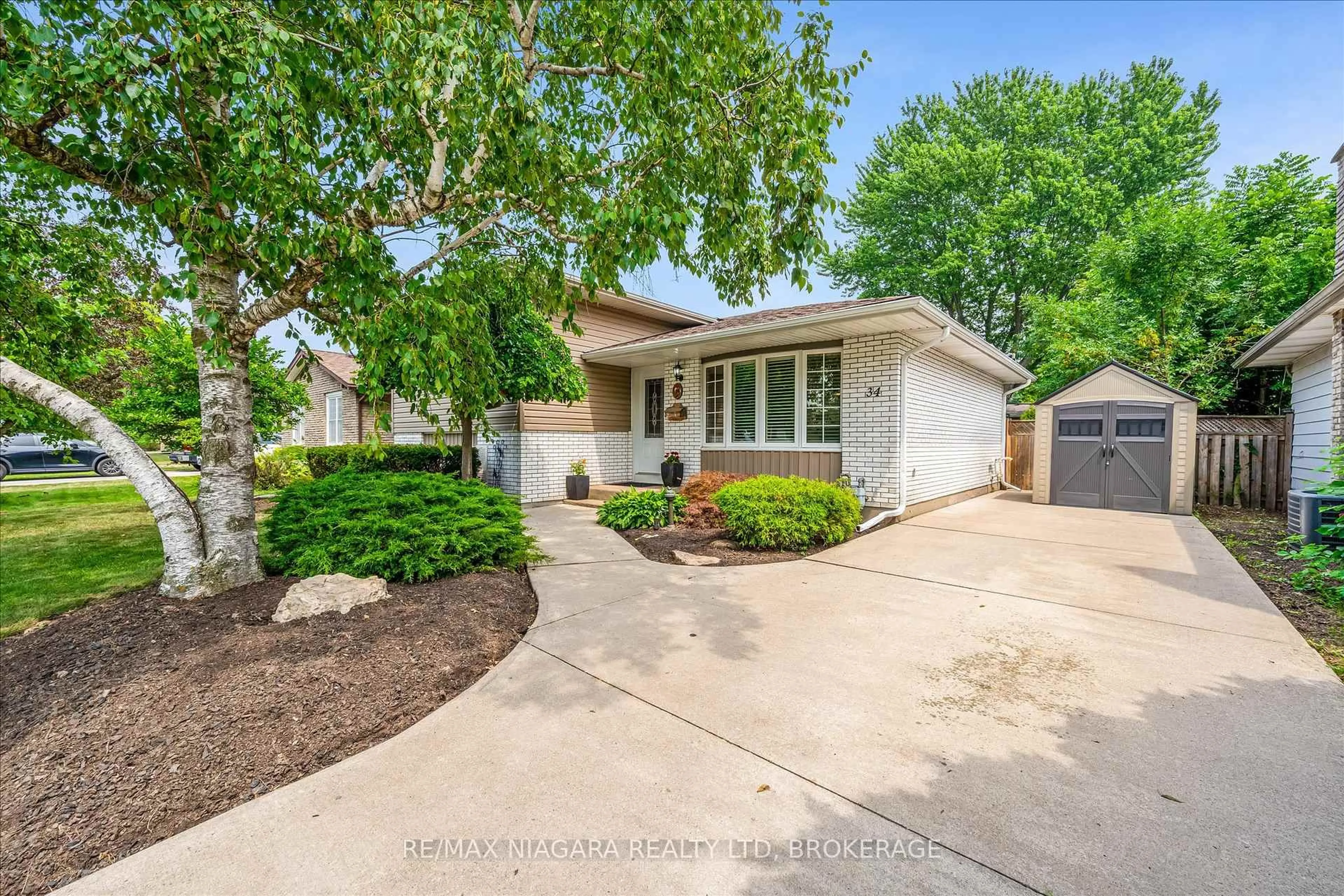 Unknown for 34 Trelawn Pkwy, Welland Ontario L3C 1W3