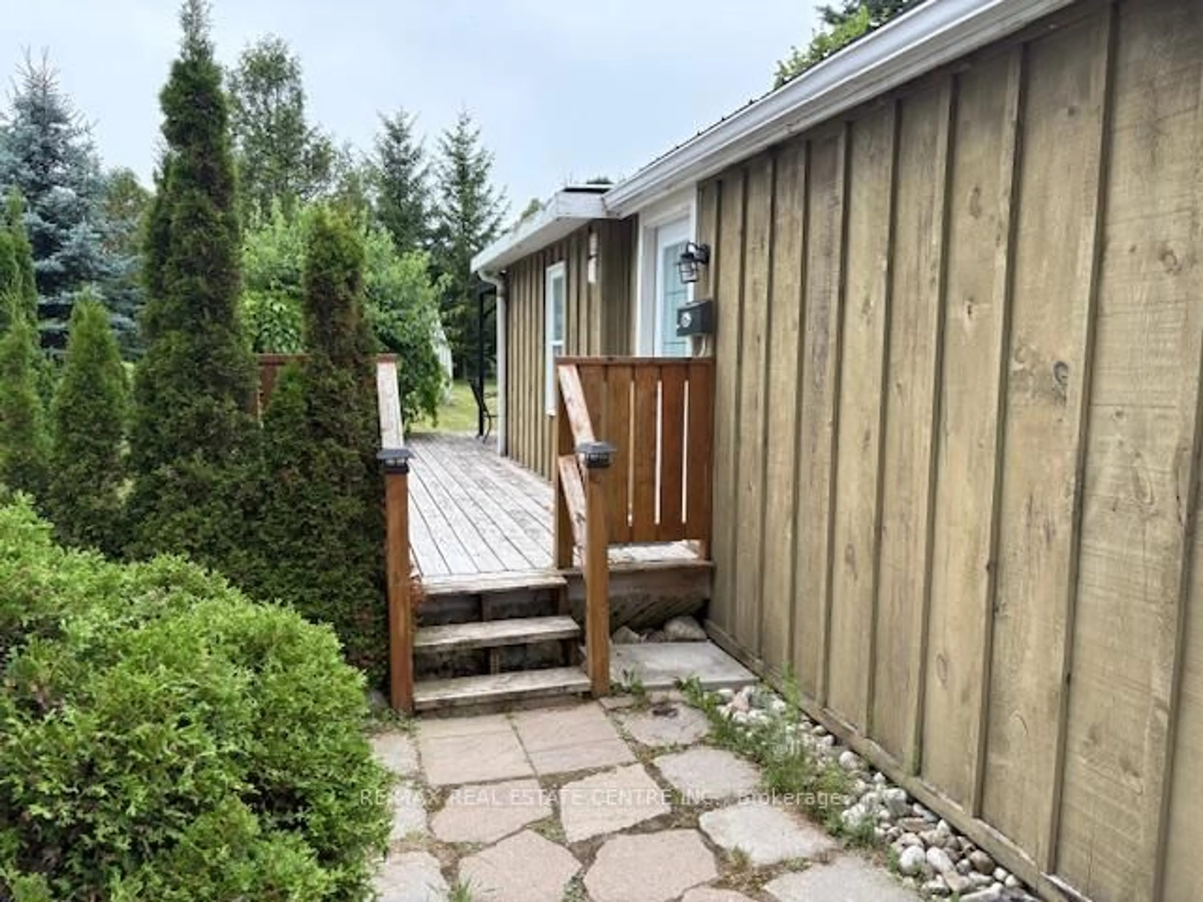 Patio, street for 4 Maple Grove Village Rd, Southgate Ontario N0C 1B0