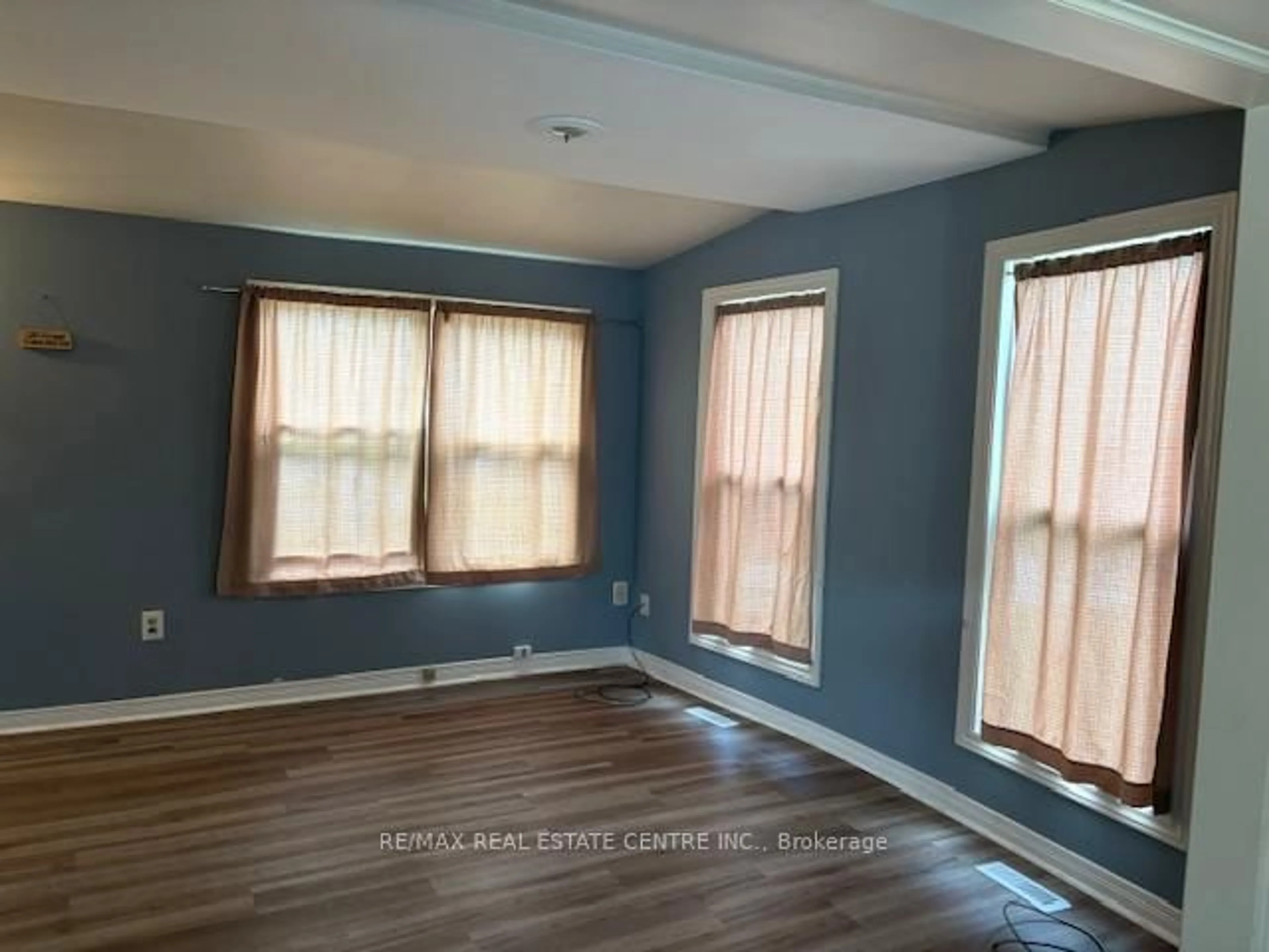 A pic of a room for 4 Maple Grove Village Rd, Southgate Ontario N0C 1B0