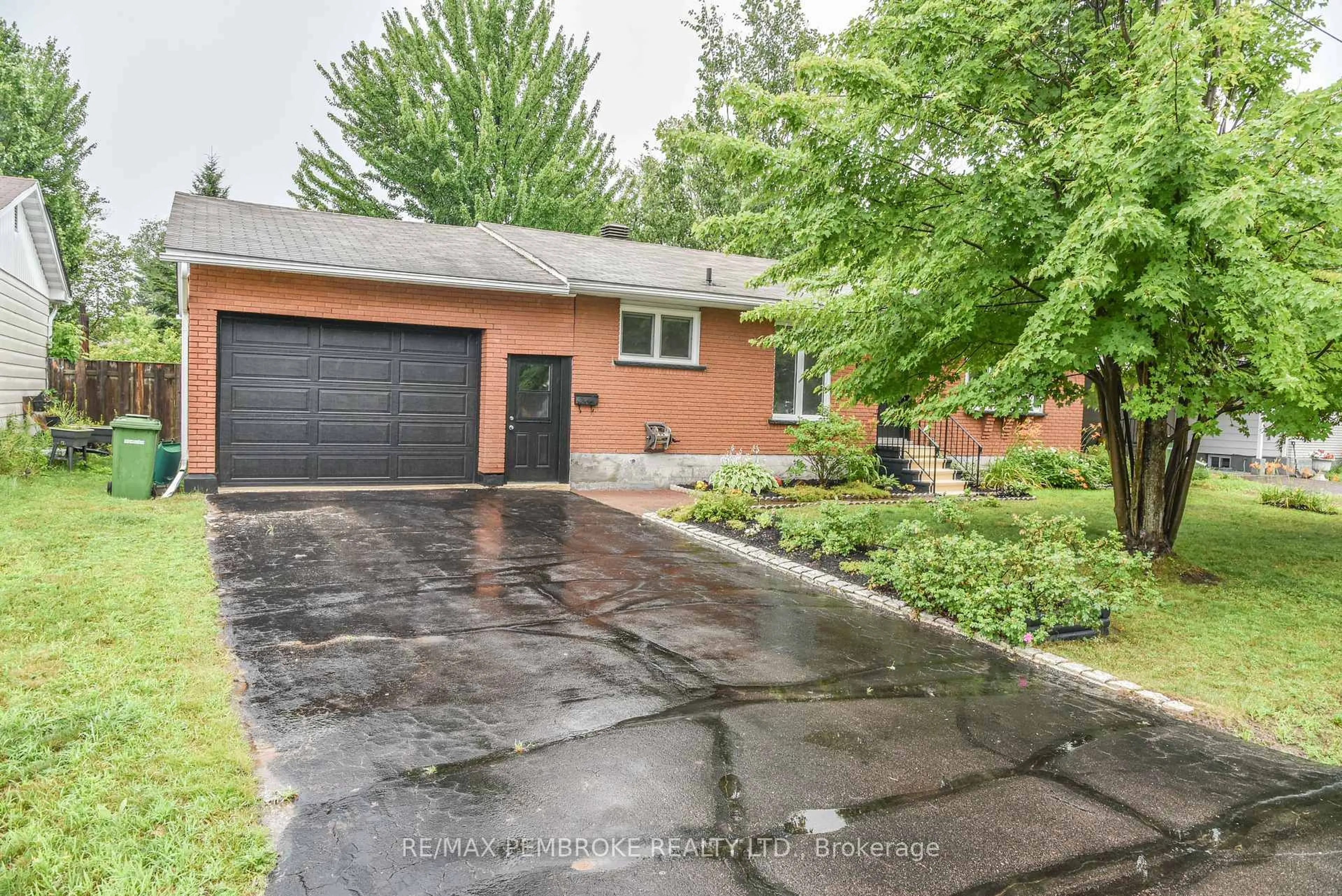 Home with brick exterior material, street for 106 Hemlock St, Petawawa Ontario K8H 3C2