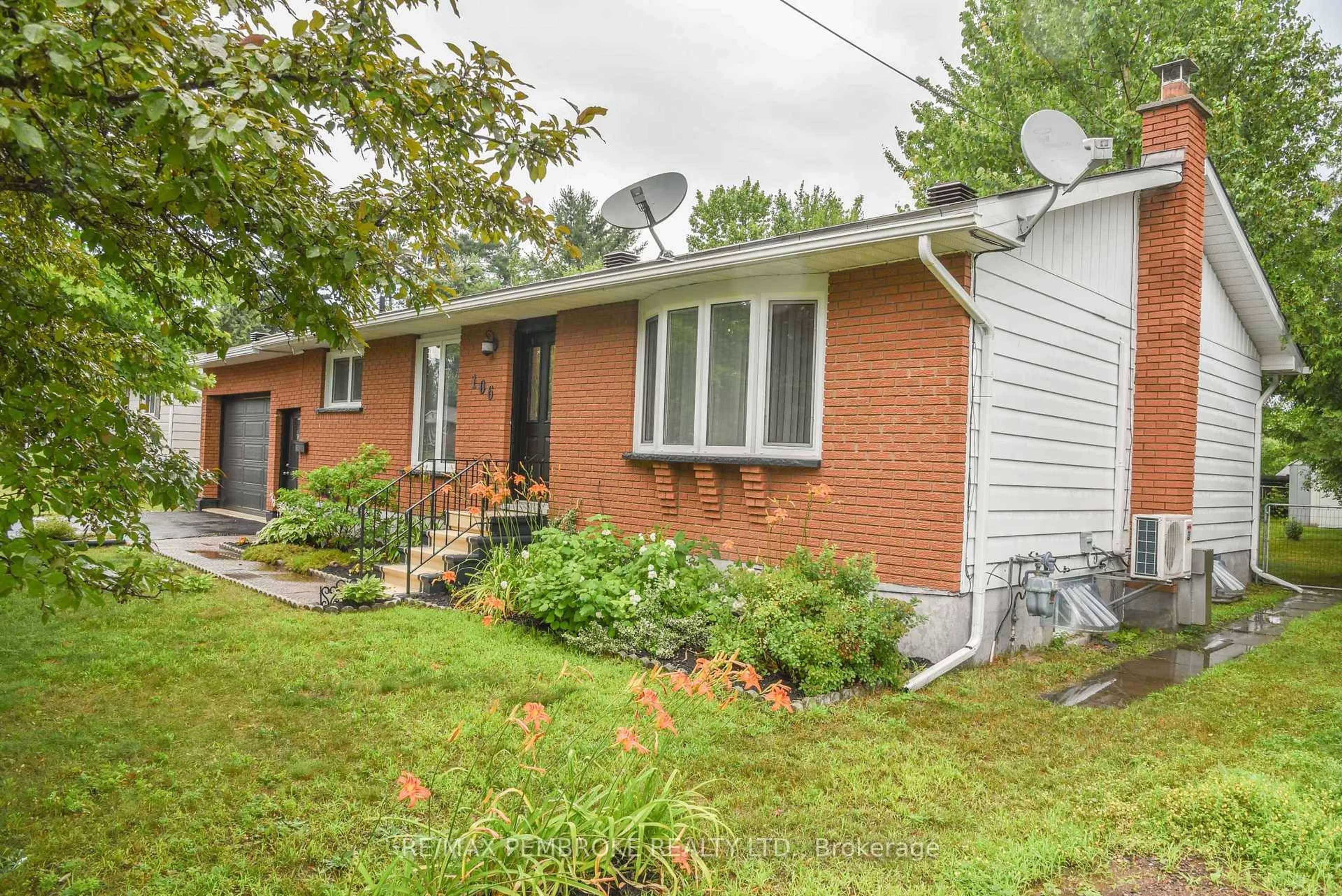 Home with brick exterior material, street for 106 Hemlock St, Petawawa Ontario K8H 3C2
