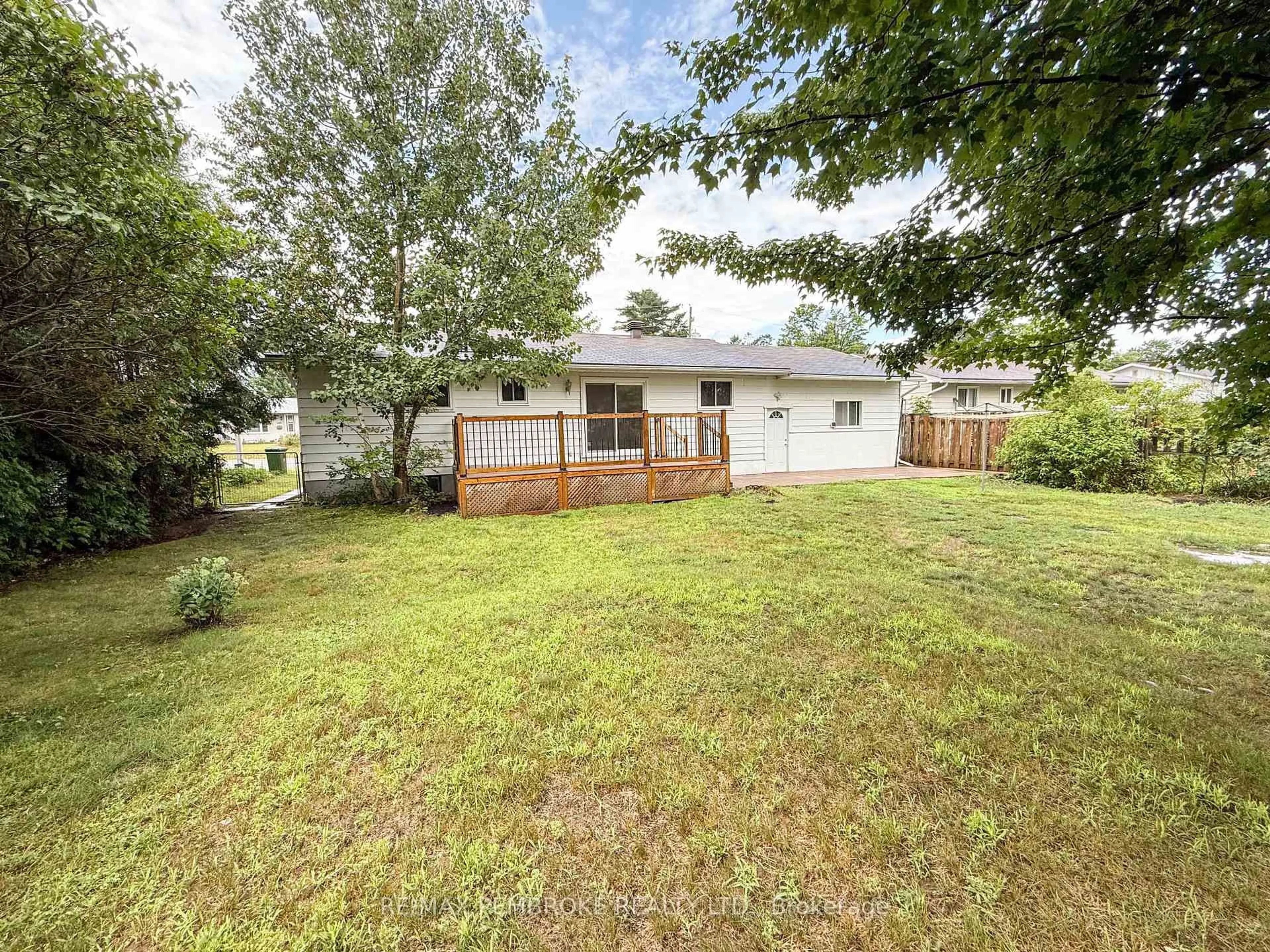 A pic from outside/outdoor area/front of a property/back of a property/a pic from drone, unknown for 106 Hemlock St, Petawawa Ontario K8H 3C2