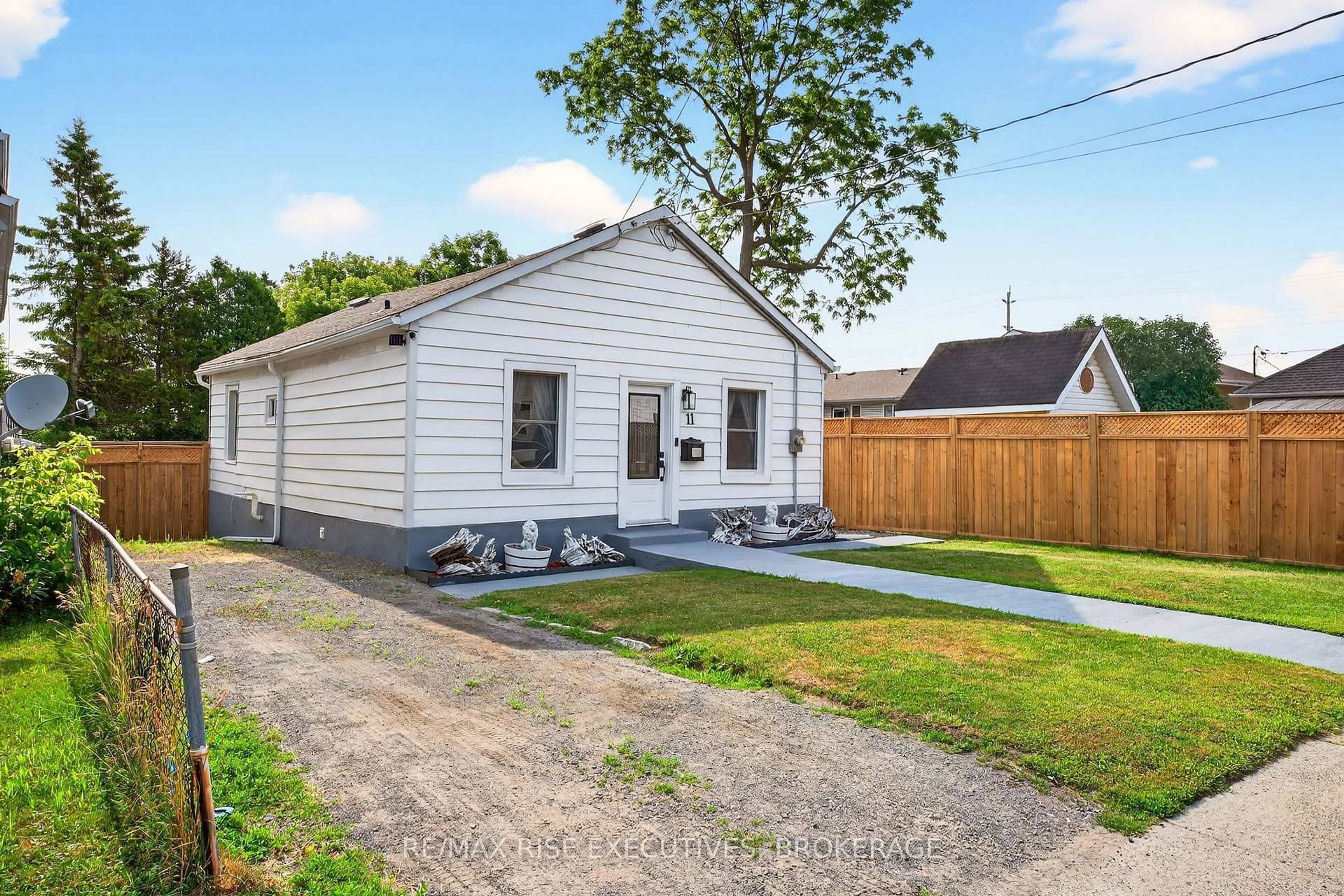 Unknown for 11 Kingscourt Ave, Kingston Ontario K7K 4N6
