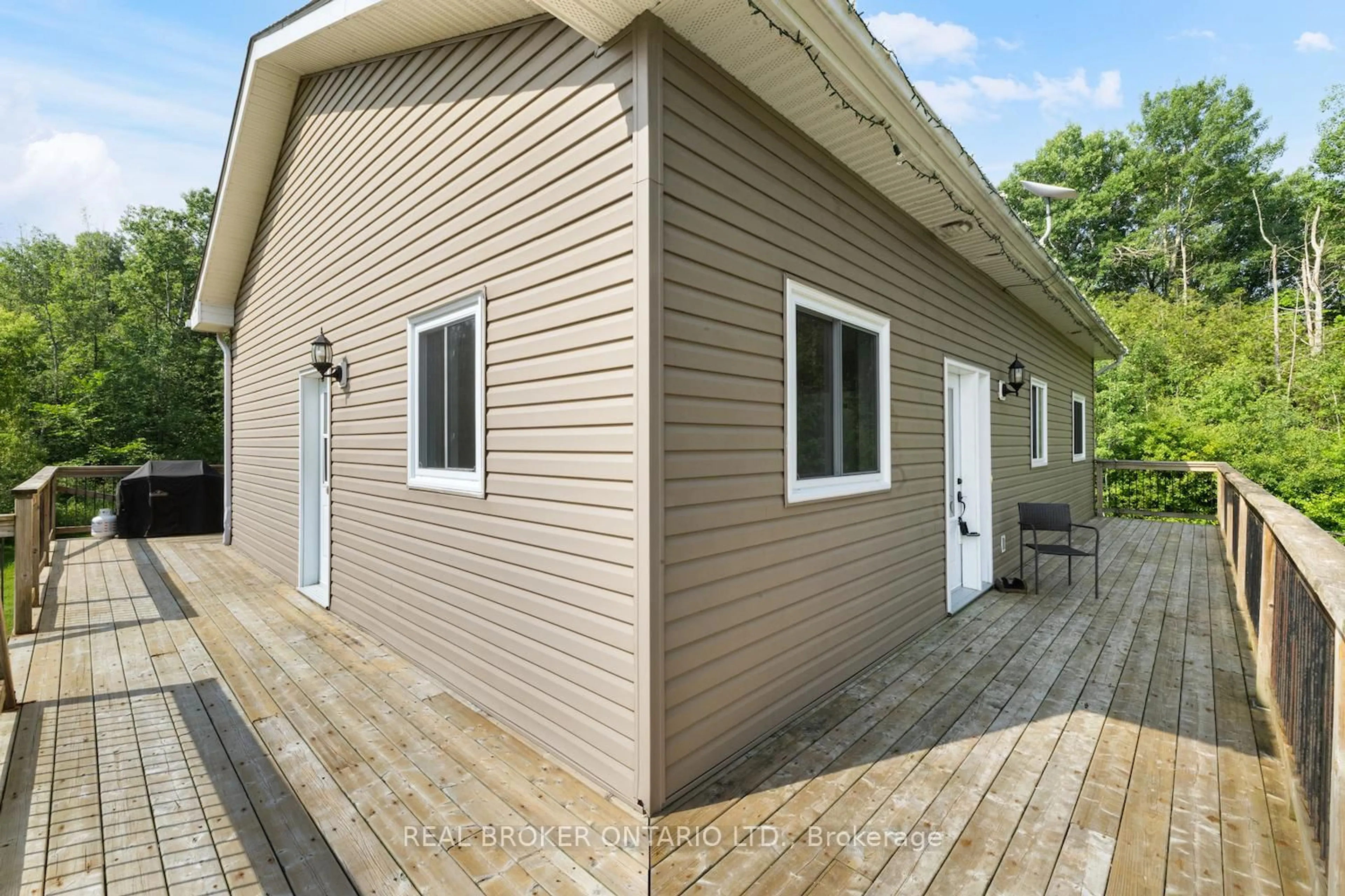 Home with vinyl exterior material, building for 323 County Road 18 Rd, North Grenville Ontario K0G 1T0
