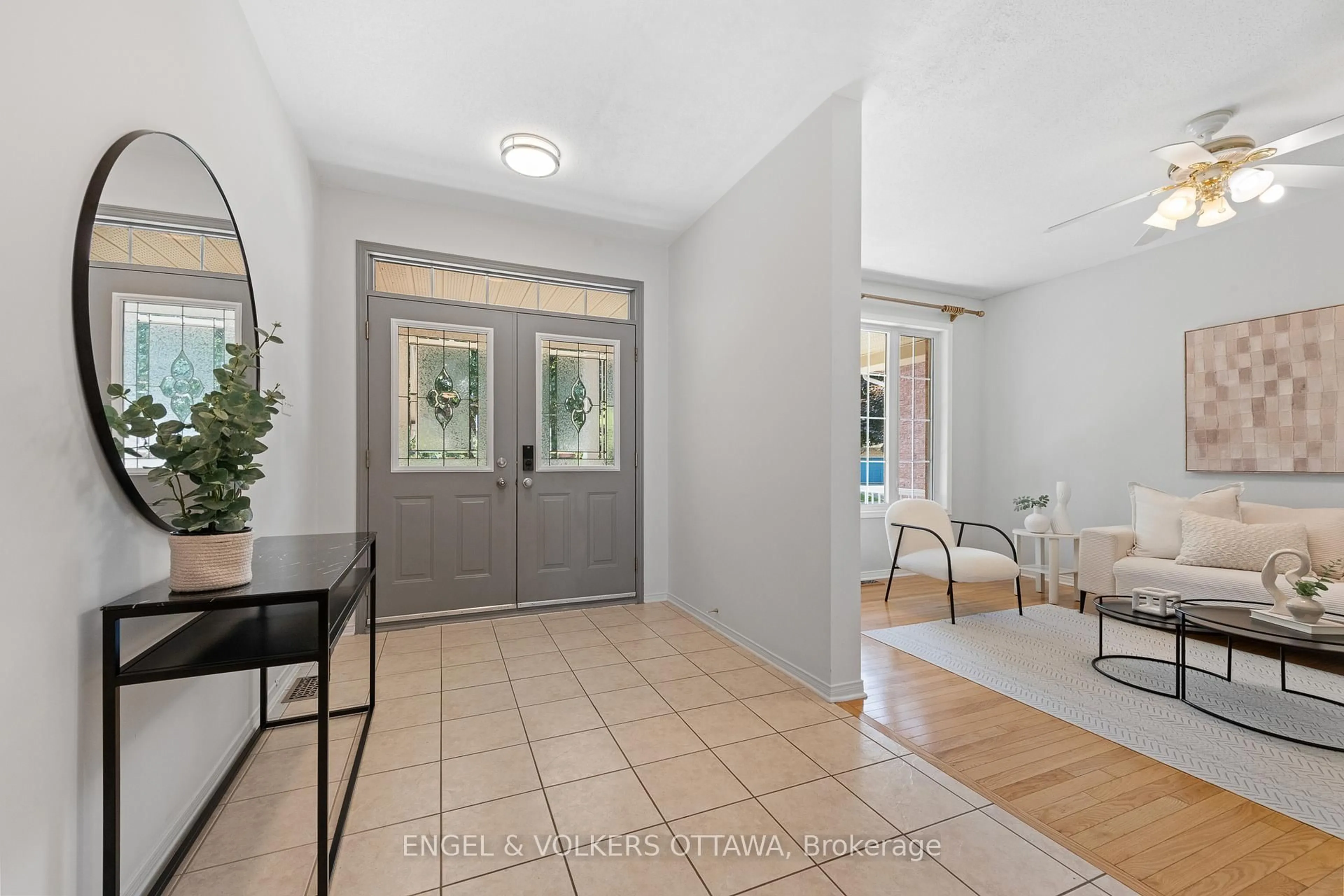 Indoor entryway for 26 Redcar Cres, Kanata Ontario K2K 3E3