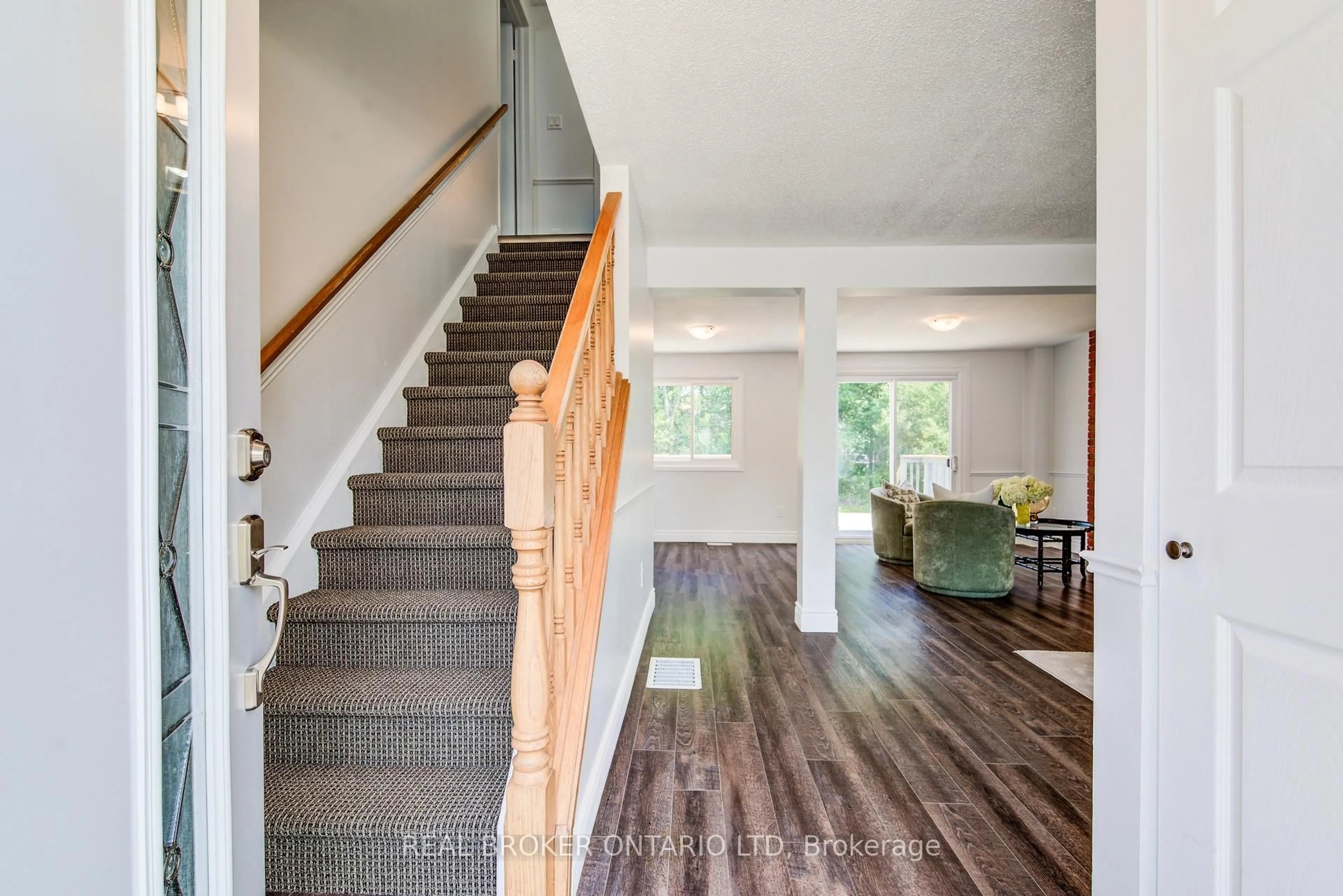 Indoor entryway for 54 Yewholme Dr, Guelph Ontario N1G 3A4