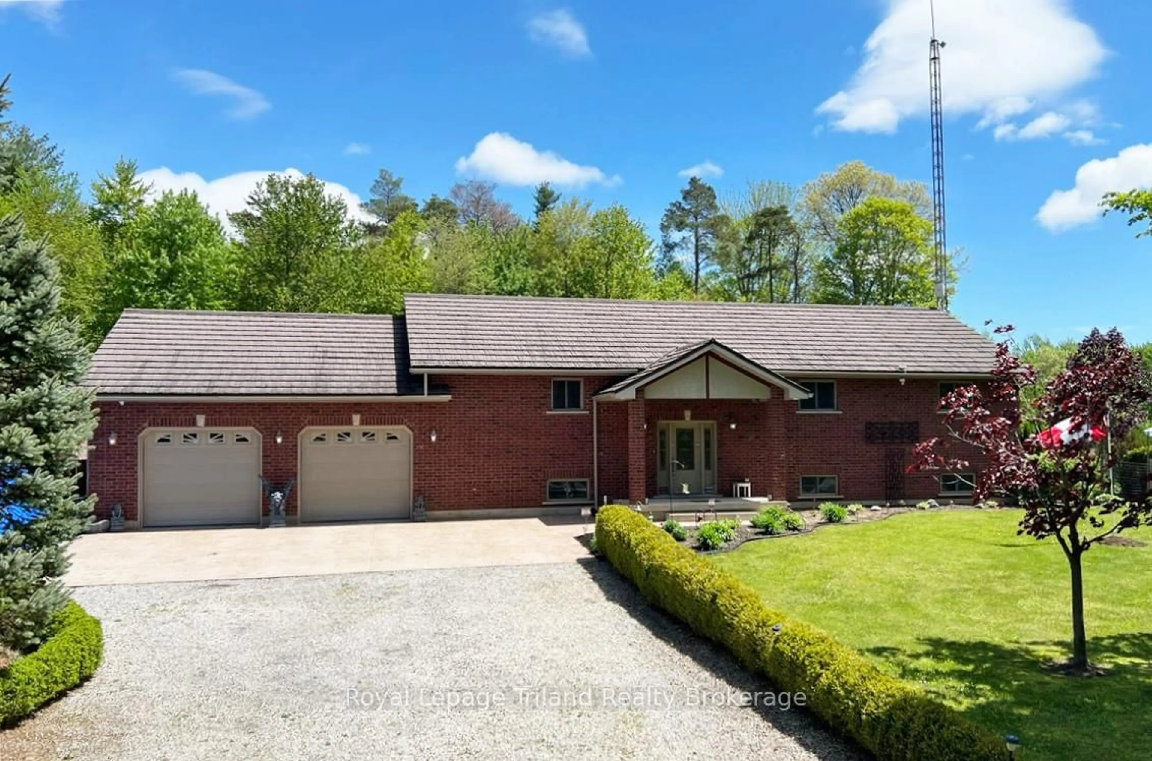 A pic from outside/outdoor area/front of a property/back of a property/a pic from drone, unknown for 1980 West Quarter Line Rd, Norfolk Ontario N0E 1G0