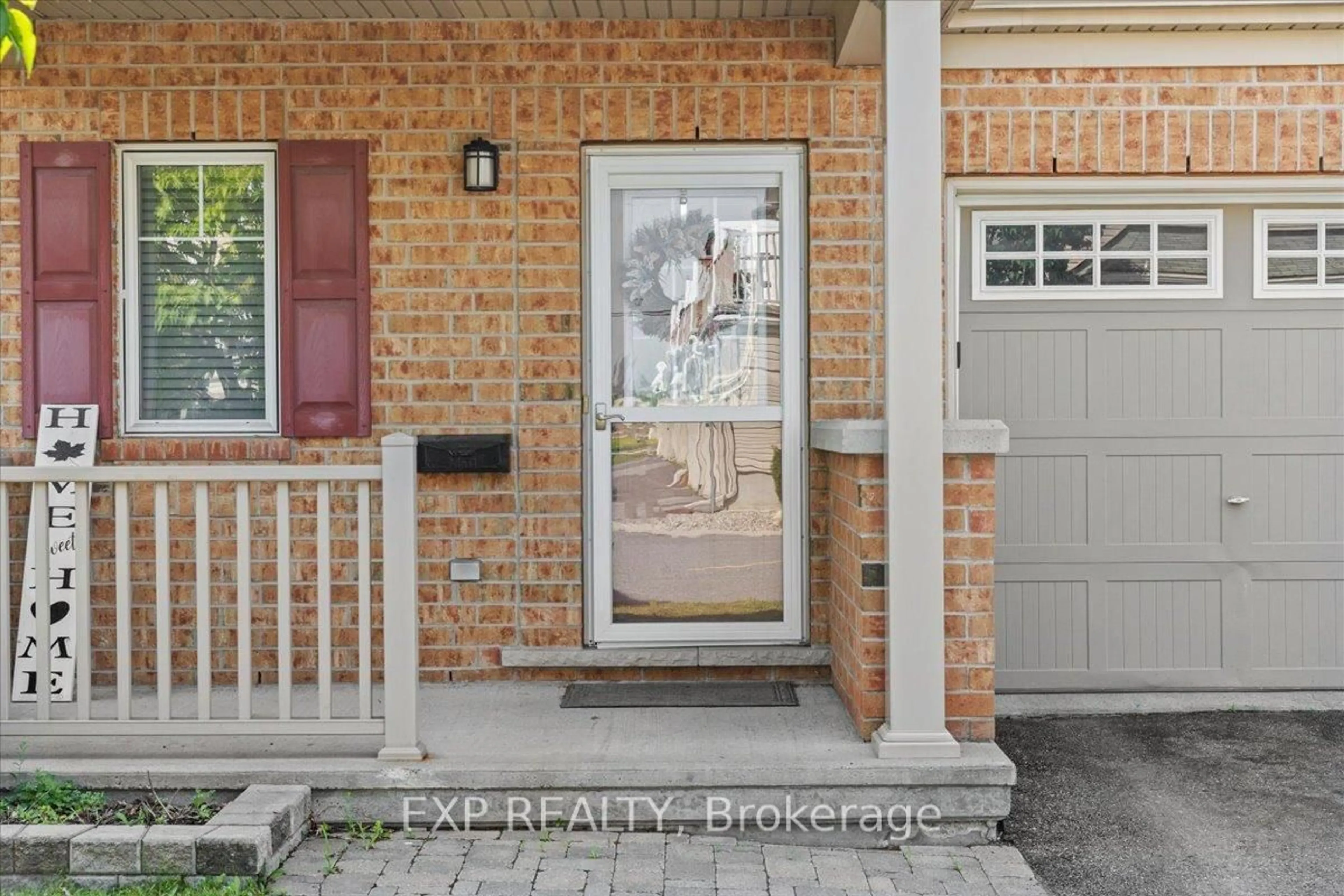 Indoor entryway for 104 Harmattan Ave, Ottawa Ontario K2S 0E3
