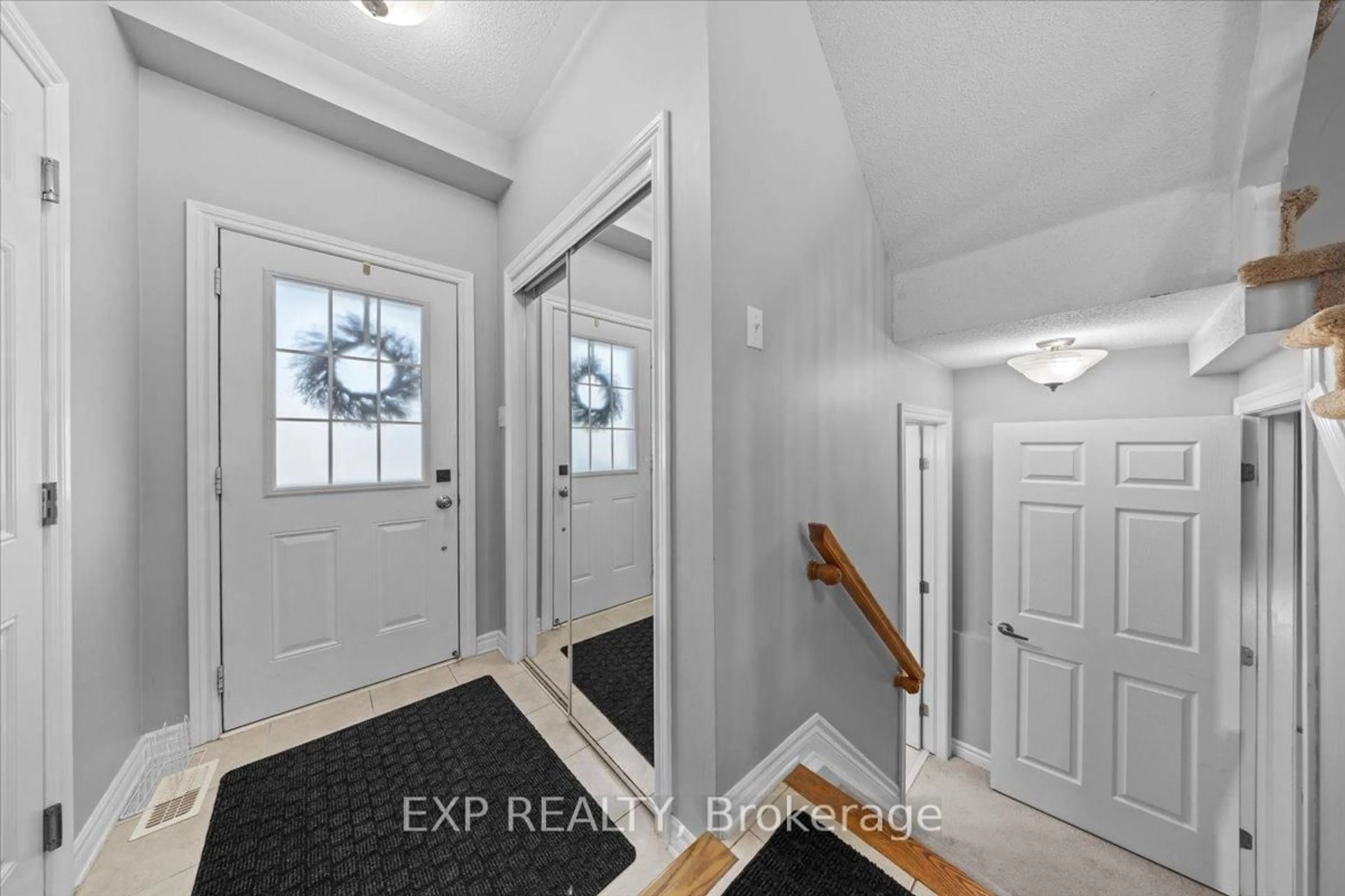 Indoor entryway for 104 Harmattan Ave, Ottawa Ontario K2S 0E3
