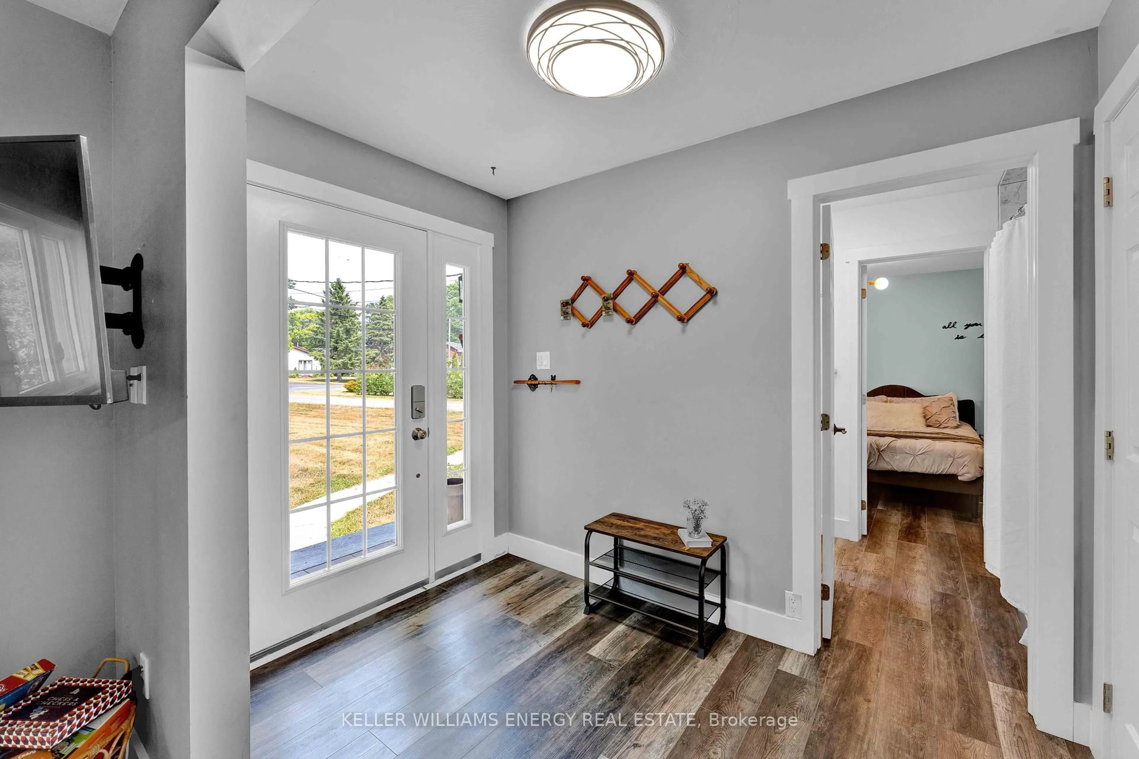Indoor entryway for 18 LODGE Rd, Quinte West Ontario K0K 1L0