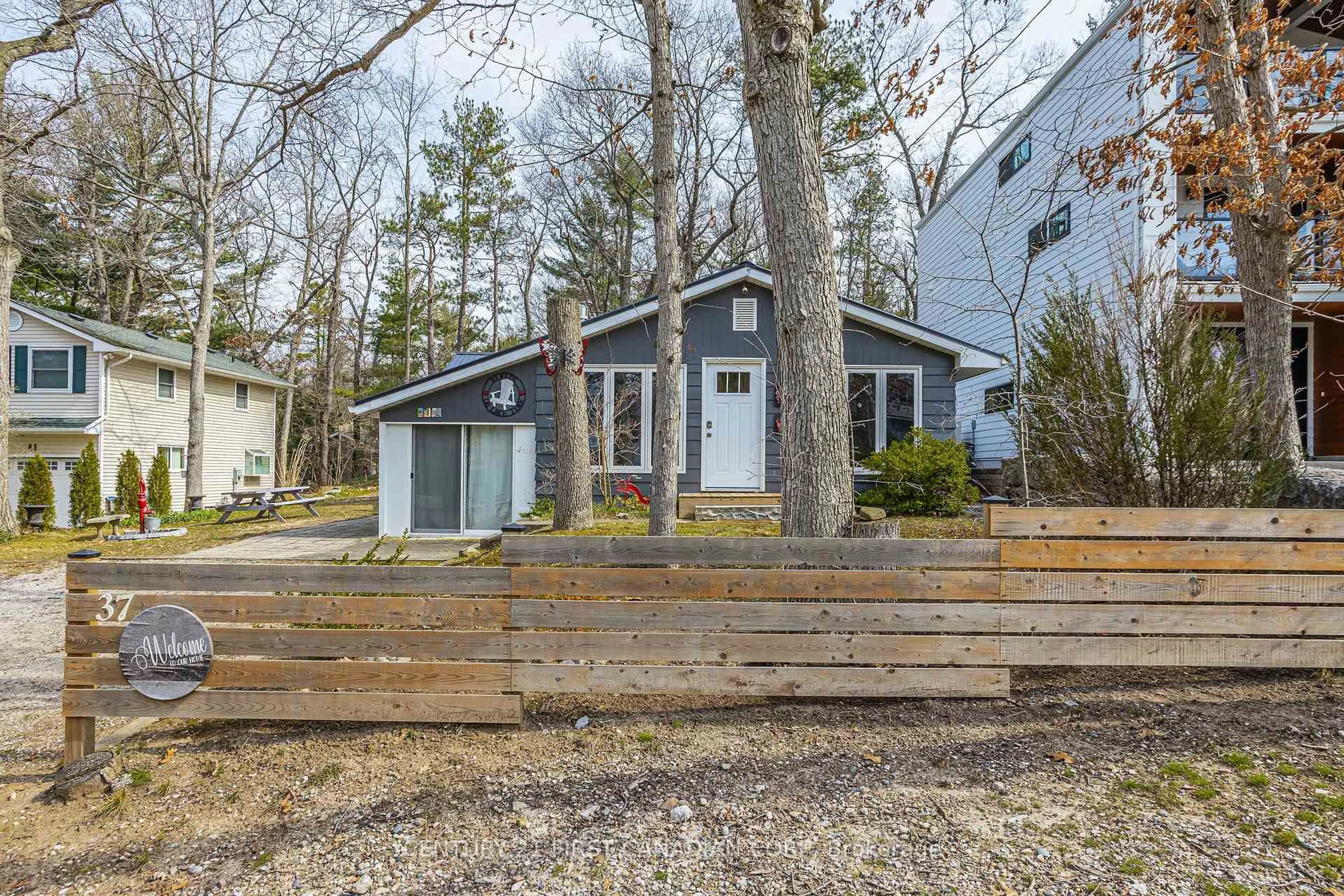 Patio, street for 37 Walker St, Lambton Shores Ontario N0M 1T0