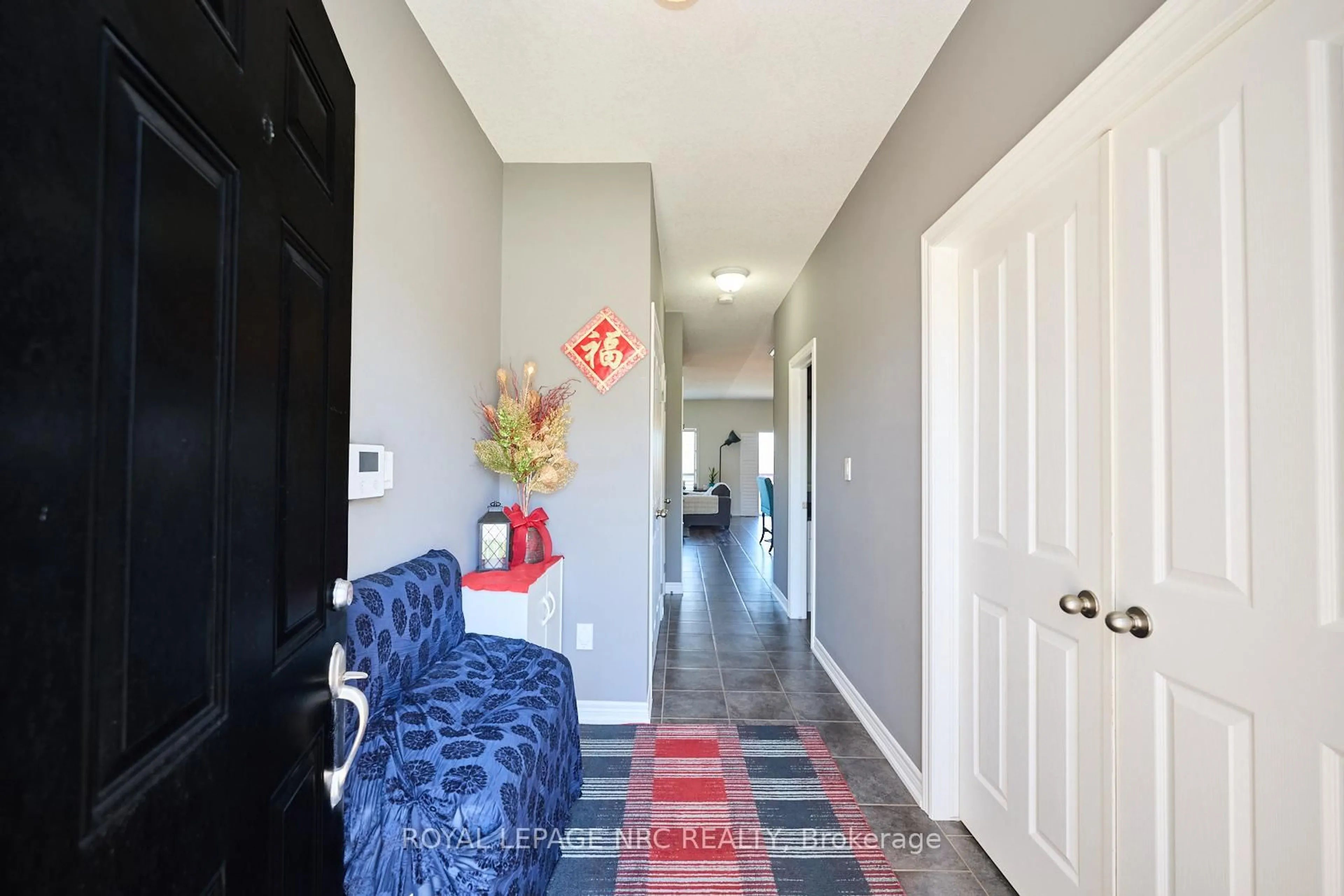 Indoor entryway for 8913 Tallgrass Ave, Niagara Falls Ontario L2G 0E6