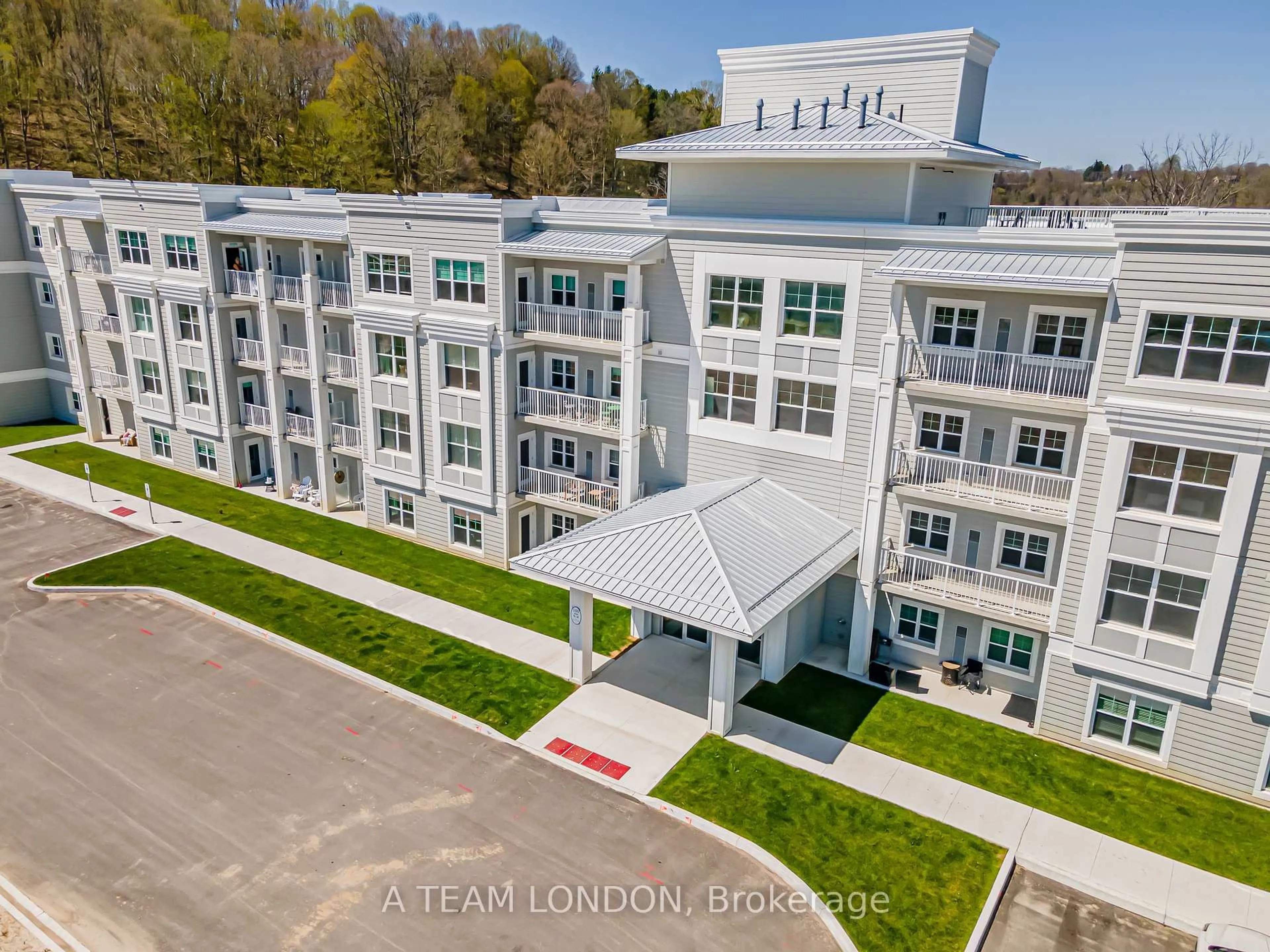 A pic from outside/outdoor area/front of a property/back of a property/a pic from drone, building for 100 The Promenade #204, Central Elgin Ontario N5L 0B7