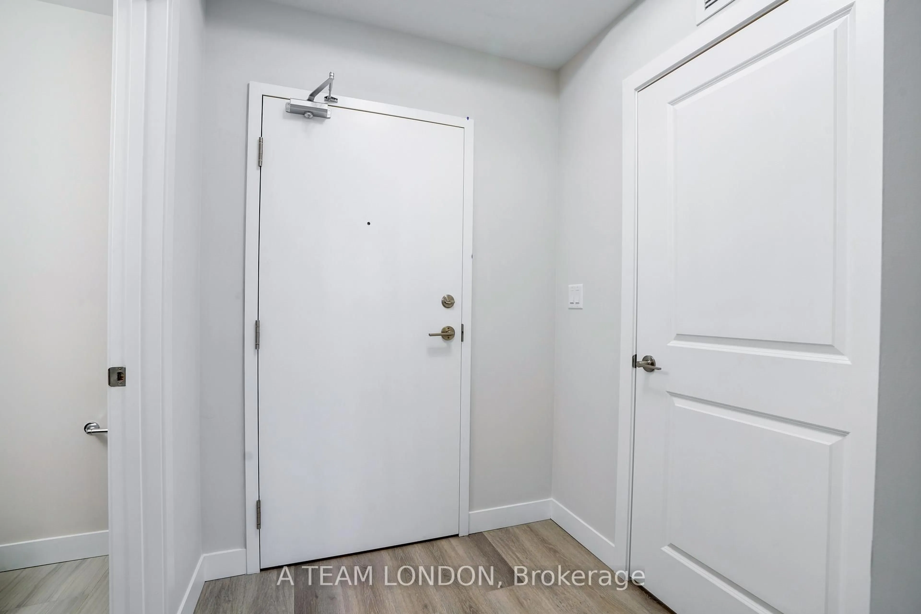 Indoor entryway for 100 The Promenade #204, Central Elgin Ontario N5L 0B7