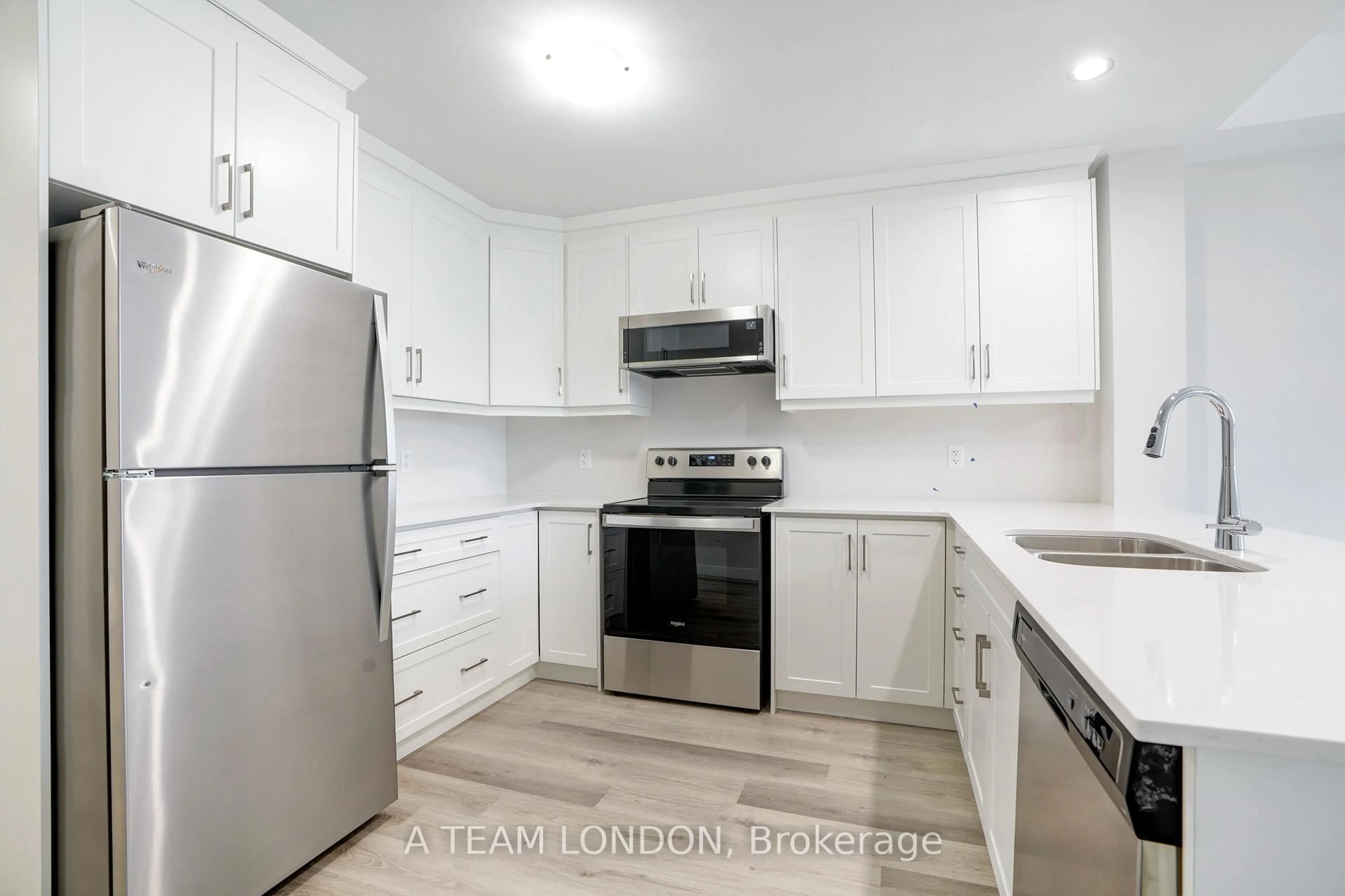 Standard kitchen, unknown for 100 The Promenade #204, Central Elgin Ontario N5L 0B7