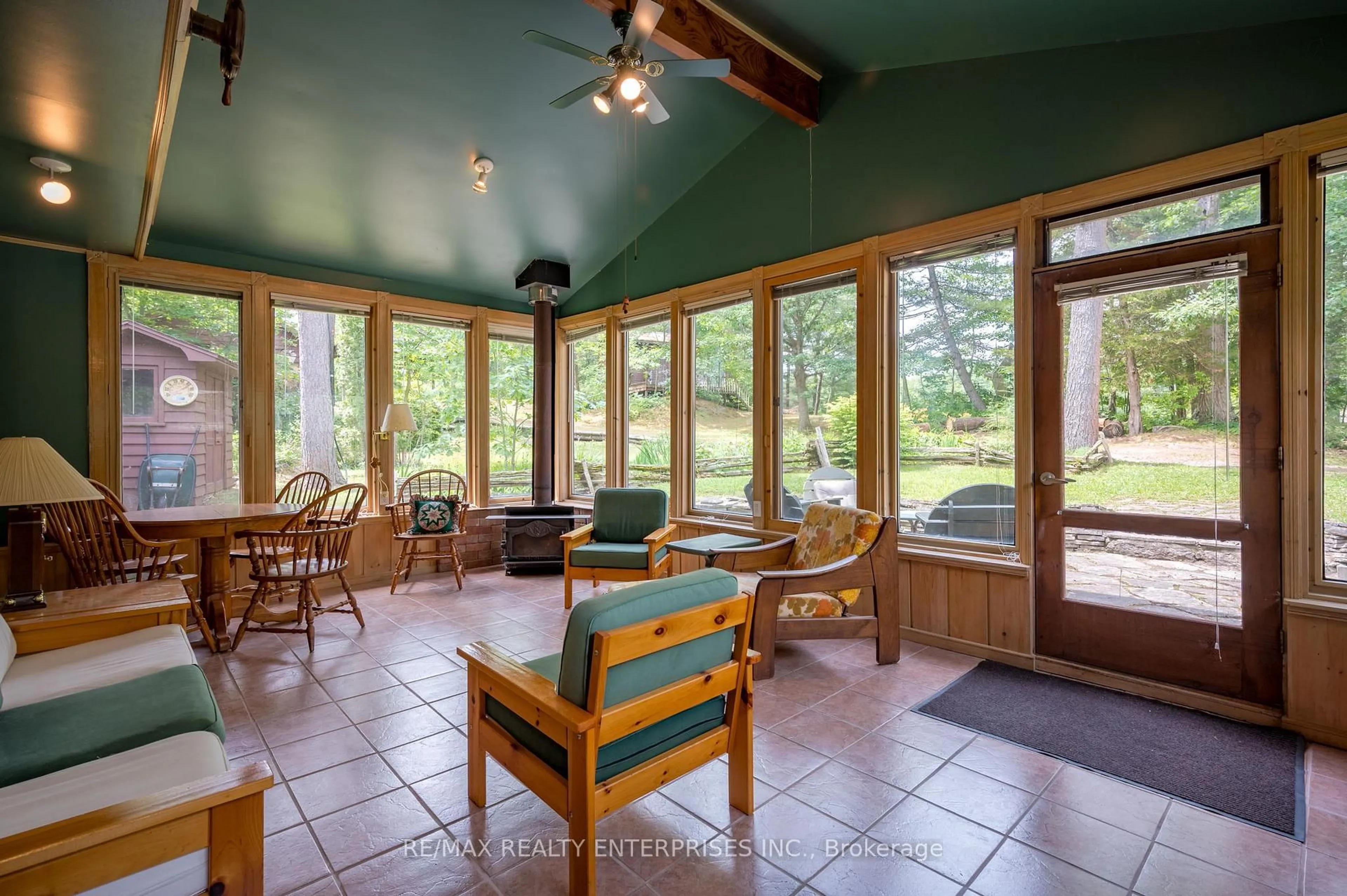Indoor foyer for 179 Crooked Bay Rd, Georgian Bay Ontario L0K 1S0