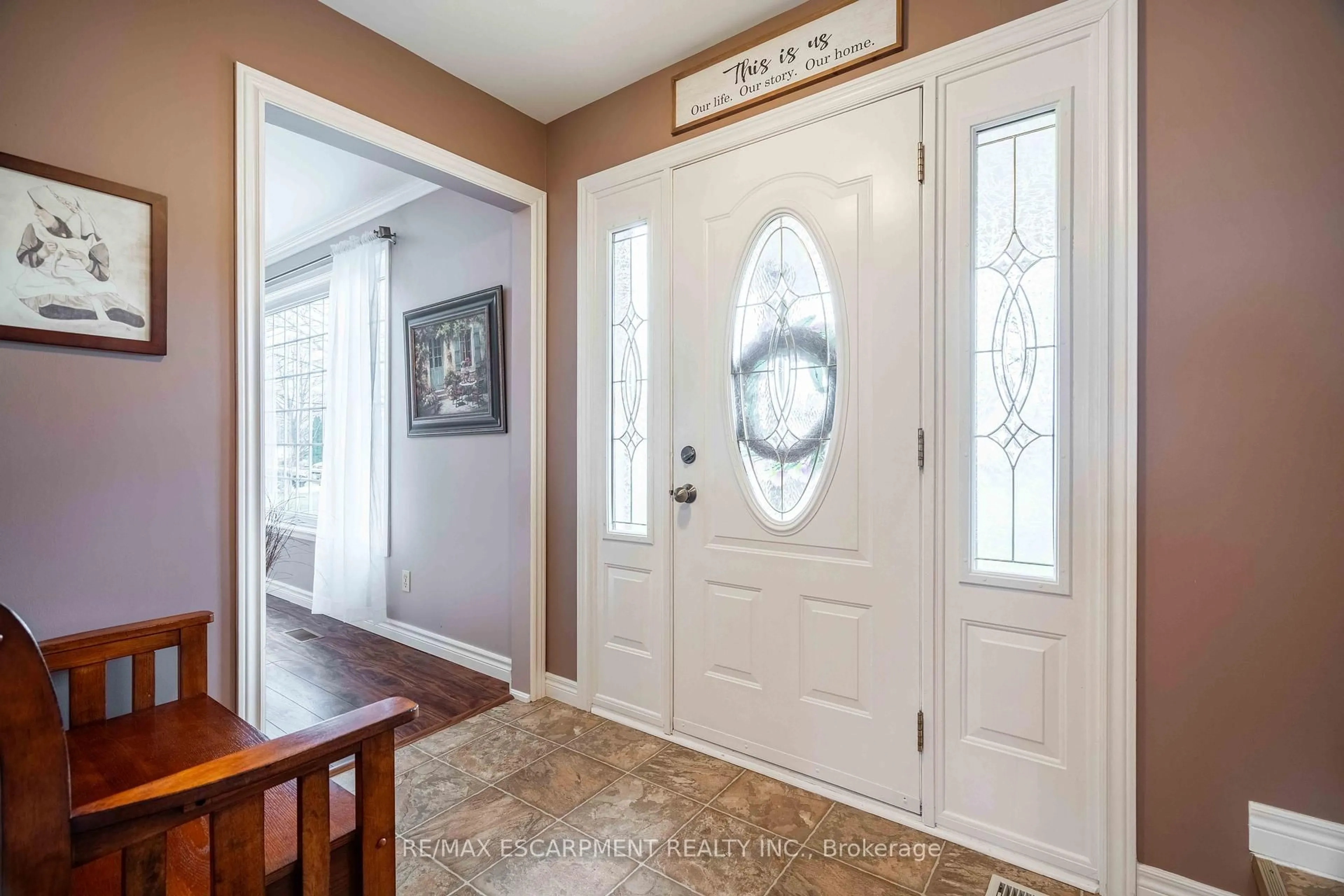 Indoor entryway for 278 Morrison Dr, Haldimand Ontario N3W 1A8